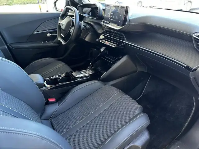 Peugeot 2008 view 2