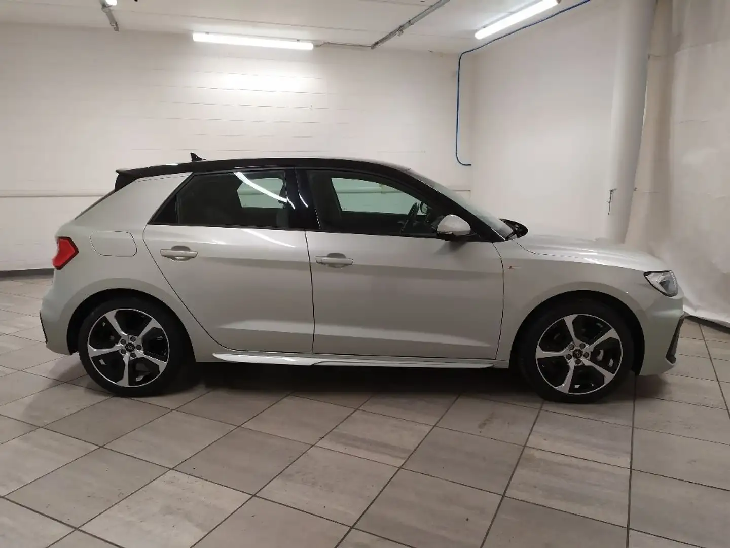 Audi A1 Sportback 30 1.0 tfsi S Line Edition 110cv Gris - 2