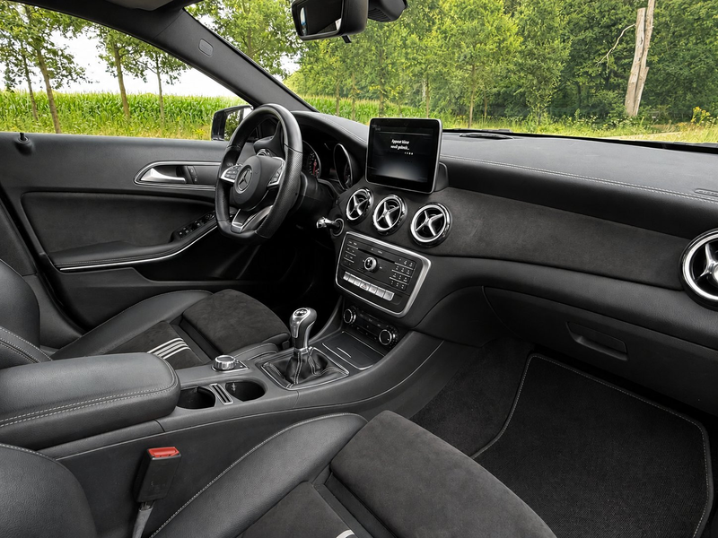 Mercedes-Benz A 180 180 Business Solution AMG — photo 10