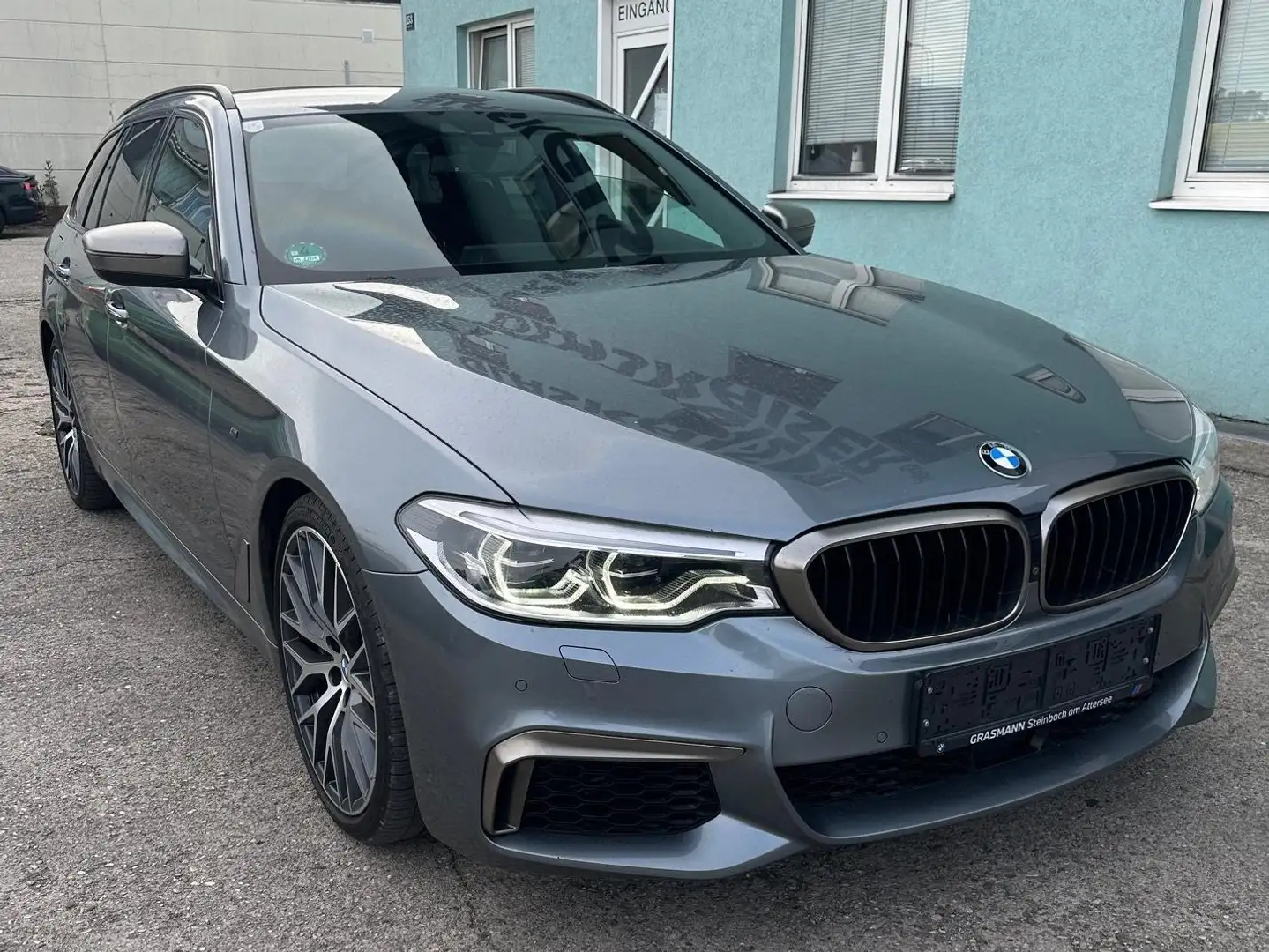 BMW 550 M550d xDrive Grau - 2