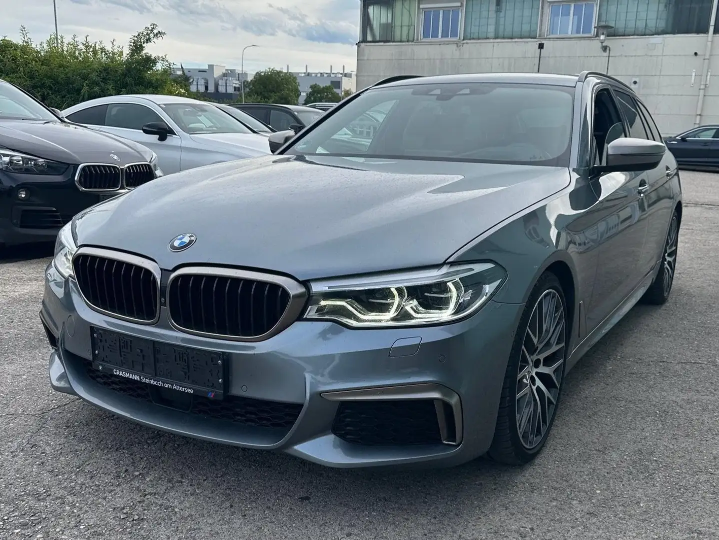 BMW 550 M550d xDrive Grau - 1