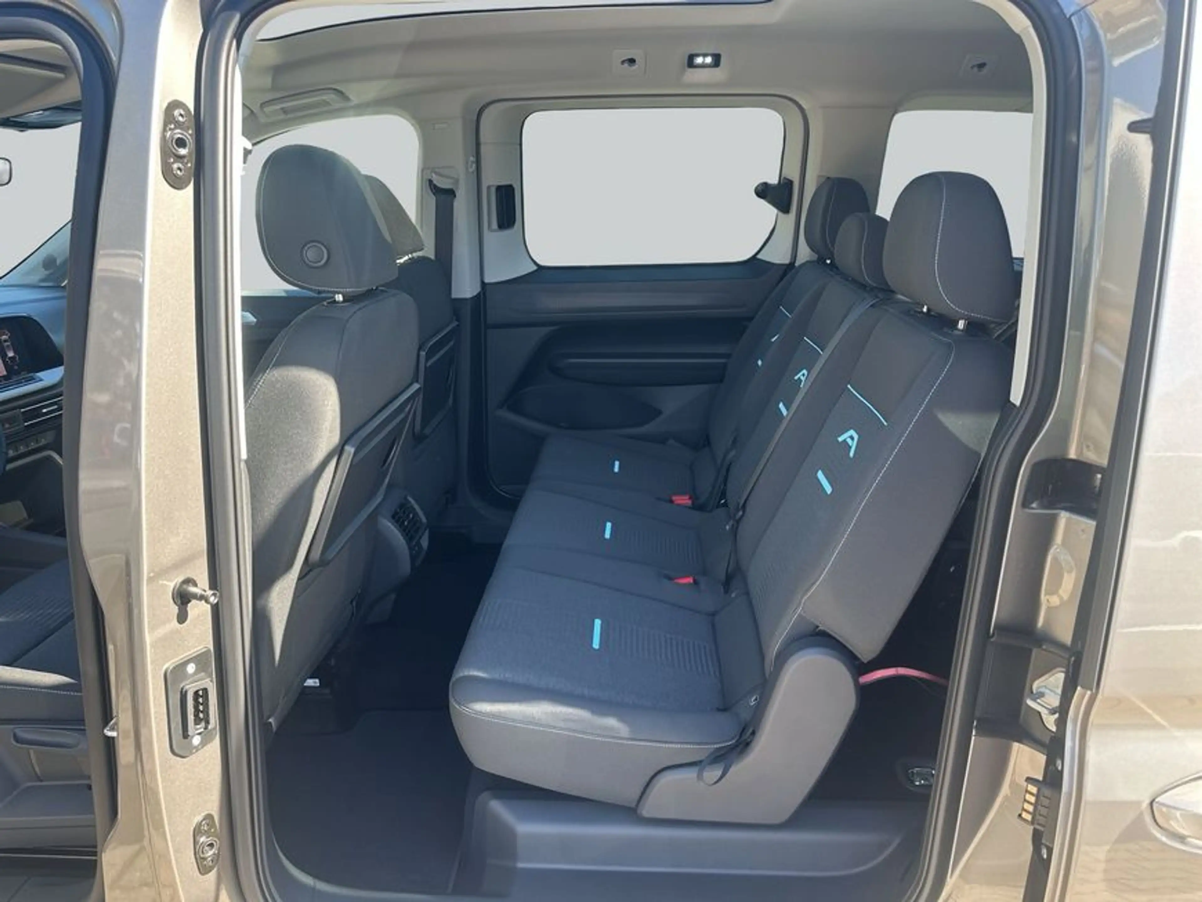 Ford Grand Tourneo Connect 2.0 EcoBlue Allrad ACTIVE 90 — photo 11