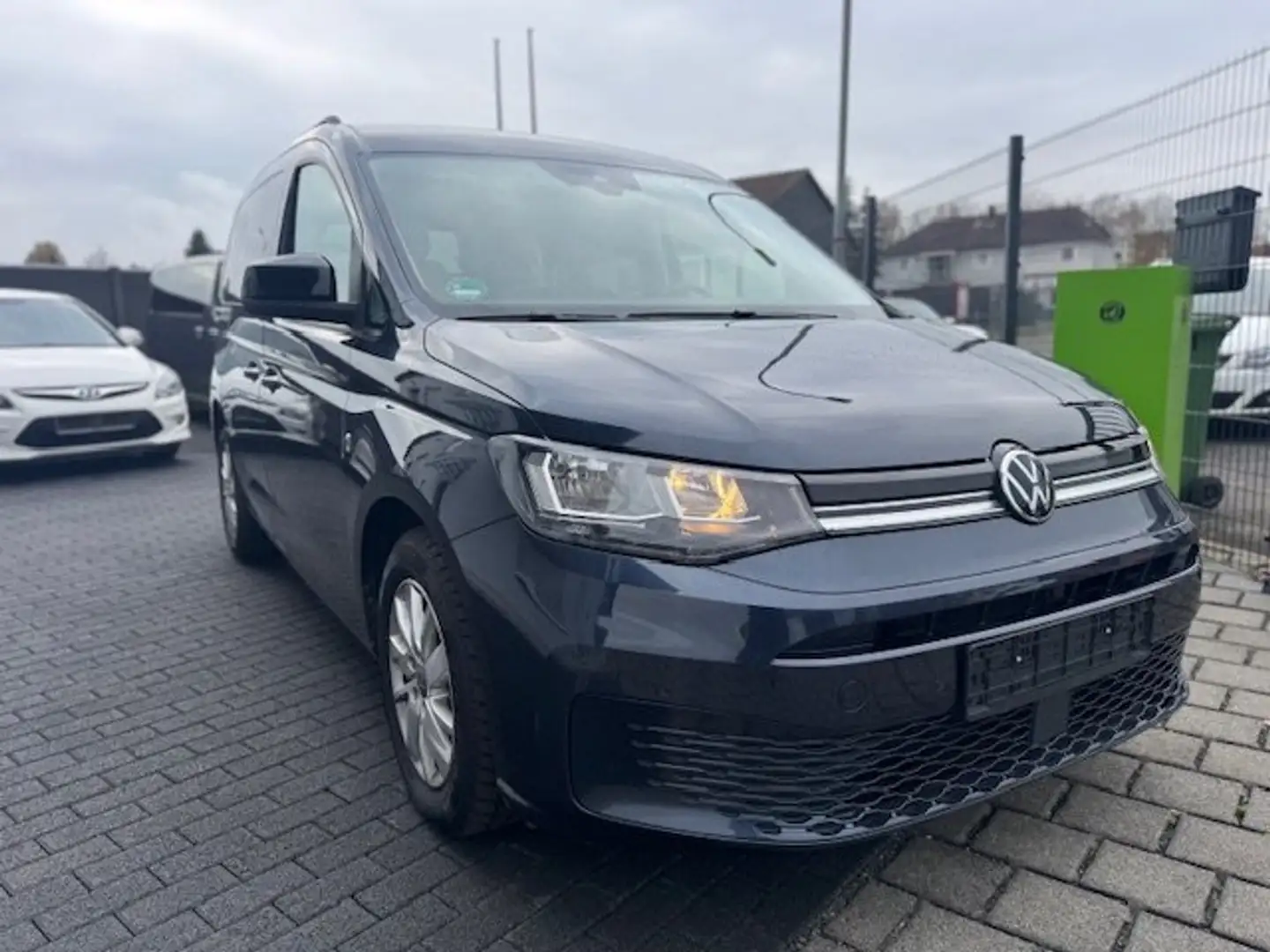 Volkswagen Caddy Life 2.0 TDI 90kW 5 Sitzer Navi AHK Bleu - 1