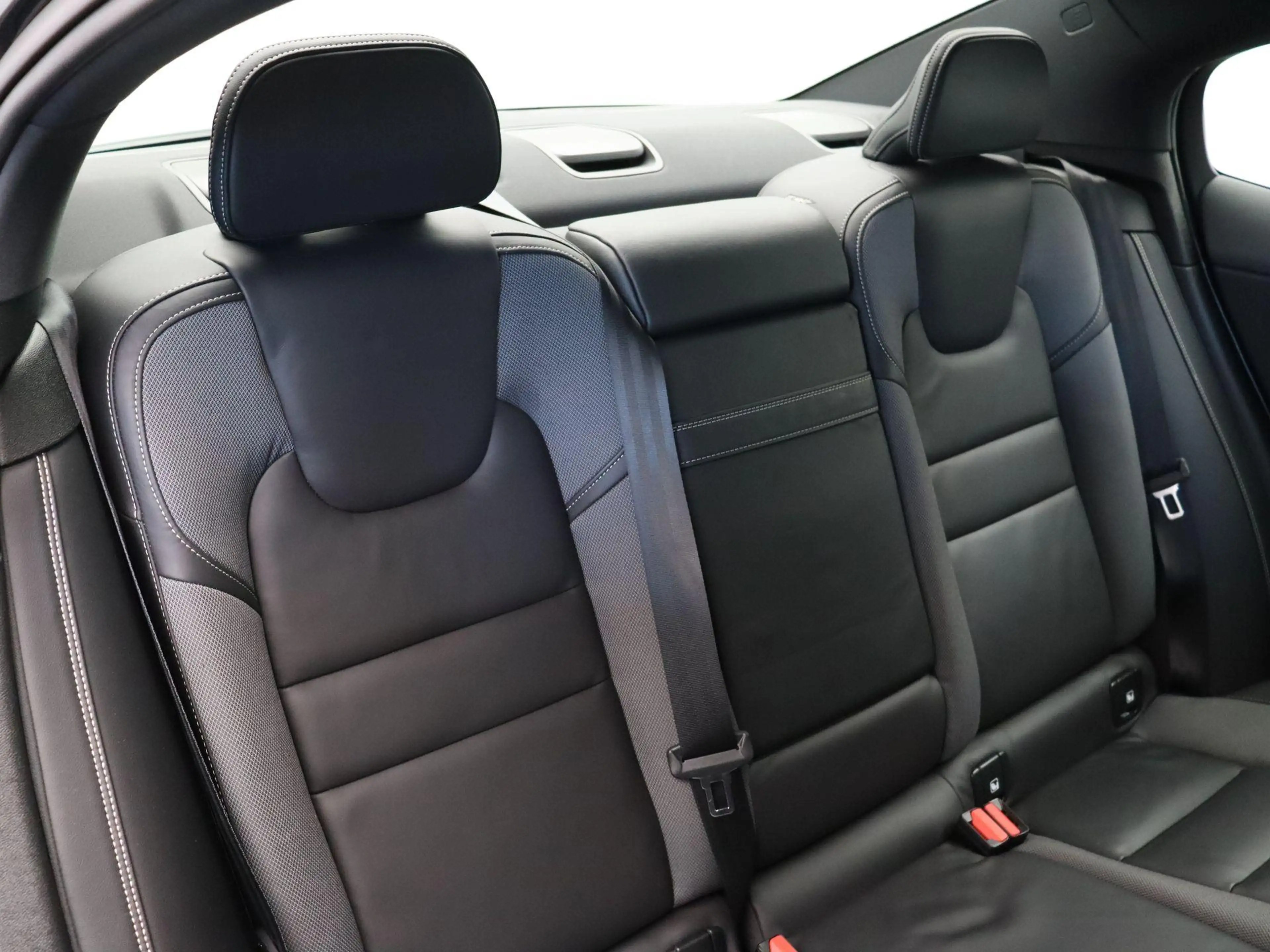 Volvo S60 2.0 T4 R-Design | Trekhaak | Elektrische Stoelvers — photo 8
