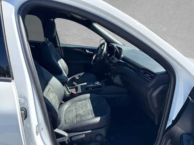 Ford Kuga view 3