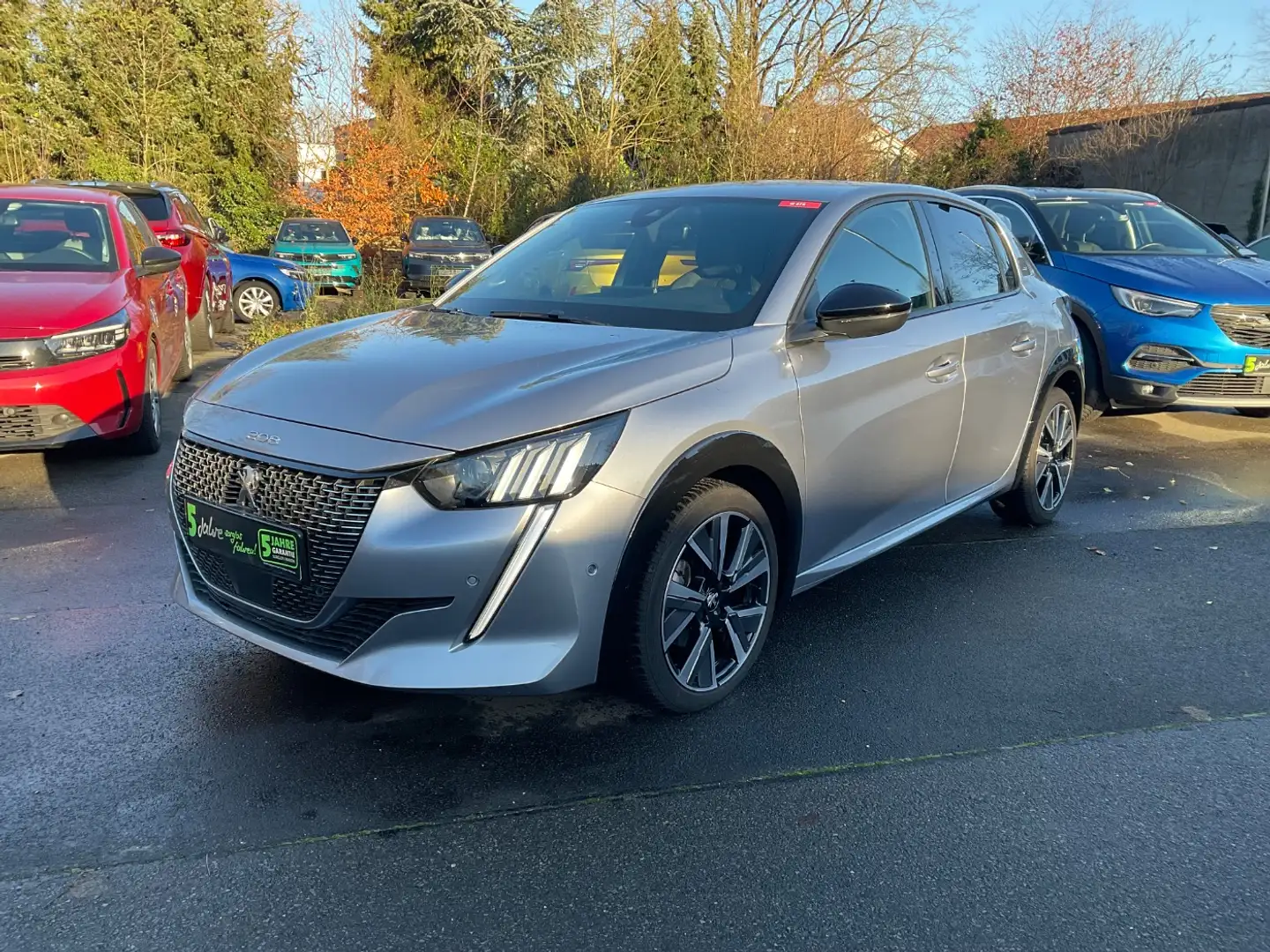 Peugeot 208 1.2 PureTech 130 GT LED+Navi+SHZ+Kam.+KlimaA Grau - 2