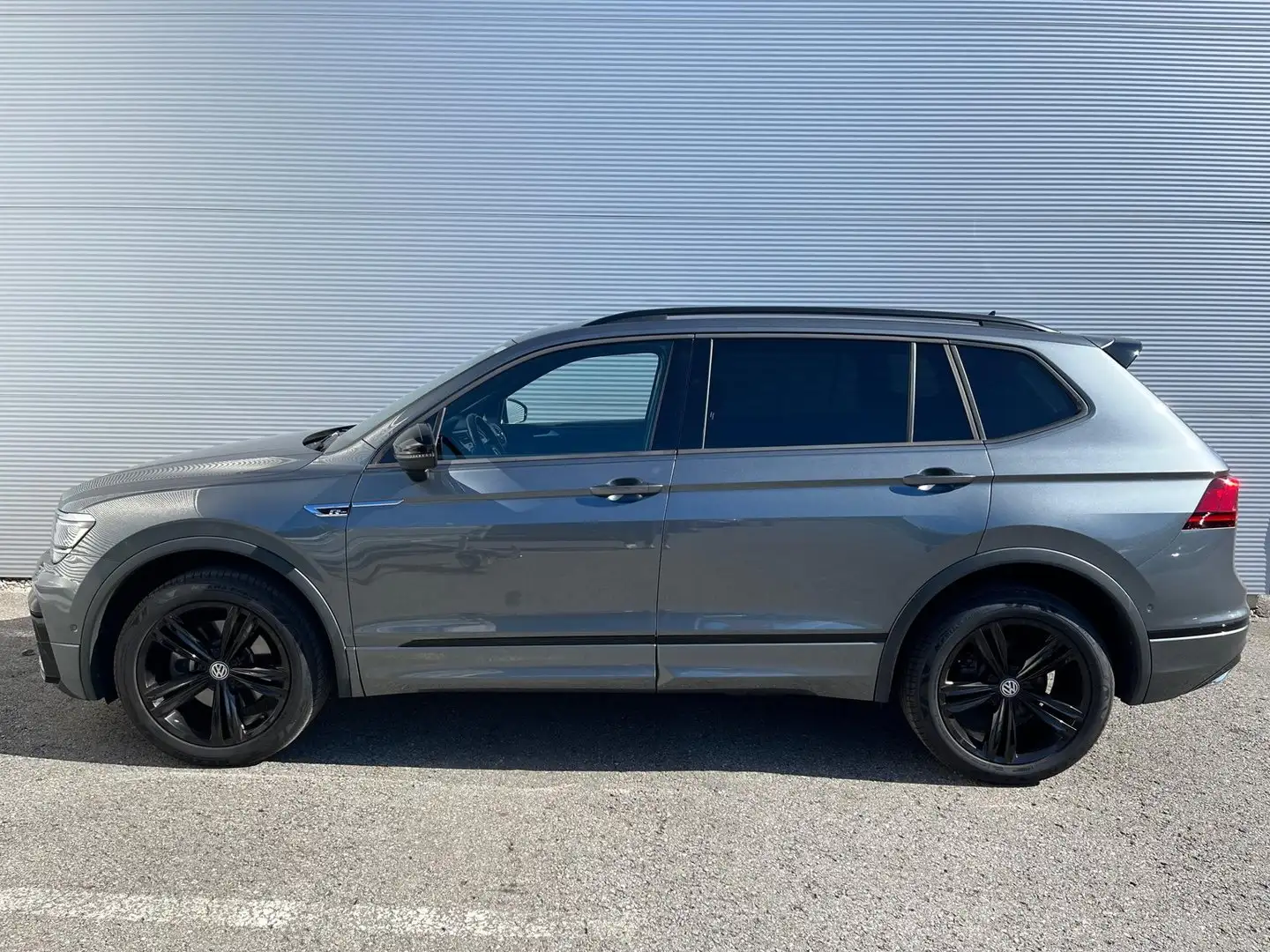 Volkswagen Tiguan VW Tiguan Alls. HL TDI 4MOTION DSG 7-Sitzer Grau - 2