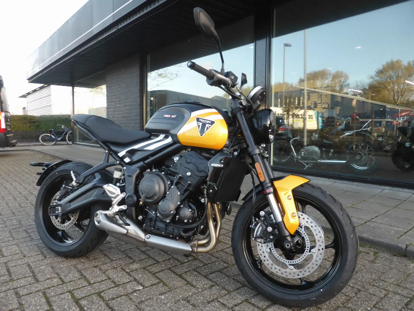 Triumph Trident 660 ABS/TC/Cruise NEW Trident 660 Geel - 2