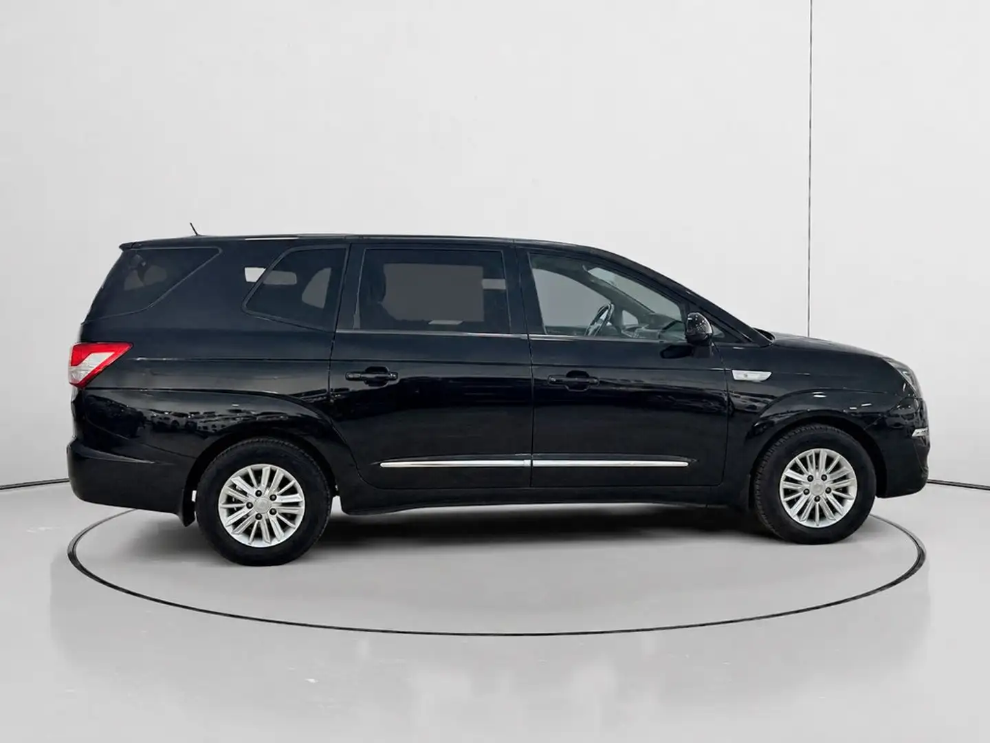 SsangYong Rodius D22T Line Negro - 2