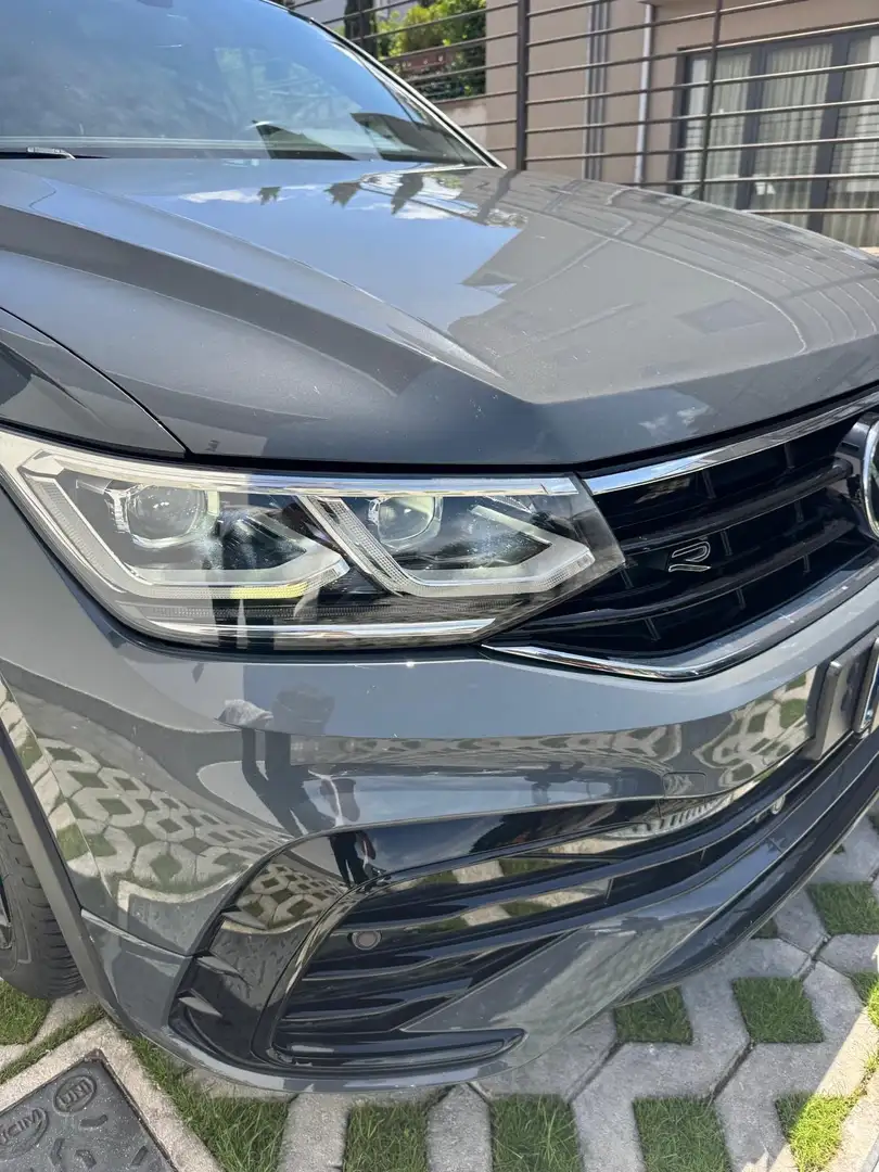 Volkswagen Tiguan 2.0 tdi R-Line 150cv dsg Gris - 2