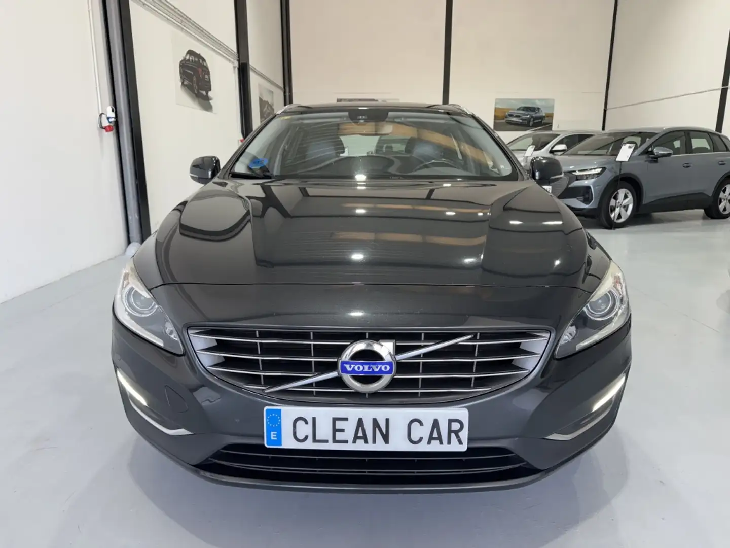 Volvo V60 D6 Plug-in Hybrid AWD Aut. Gris - 2