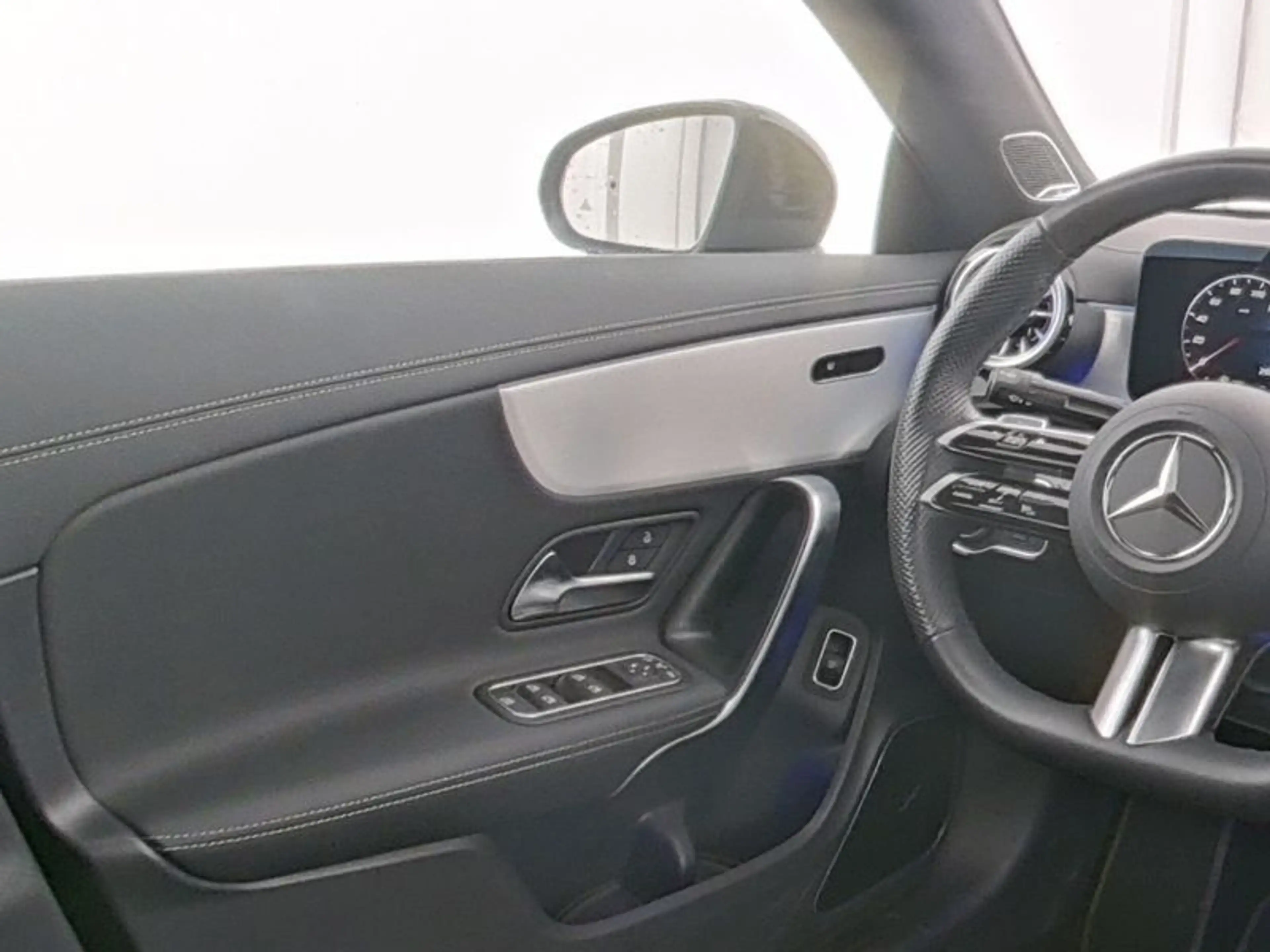 Mercedes-Benz CLA 200 AMG Premium Night Pano Burm Leder Multib — photo 9
