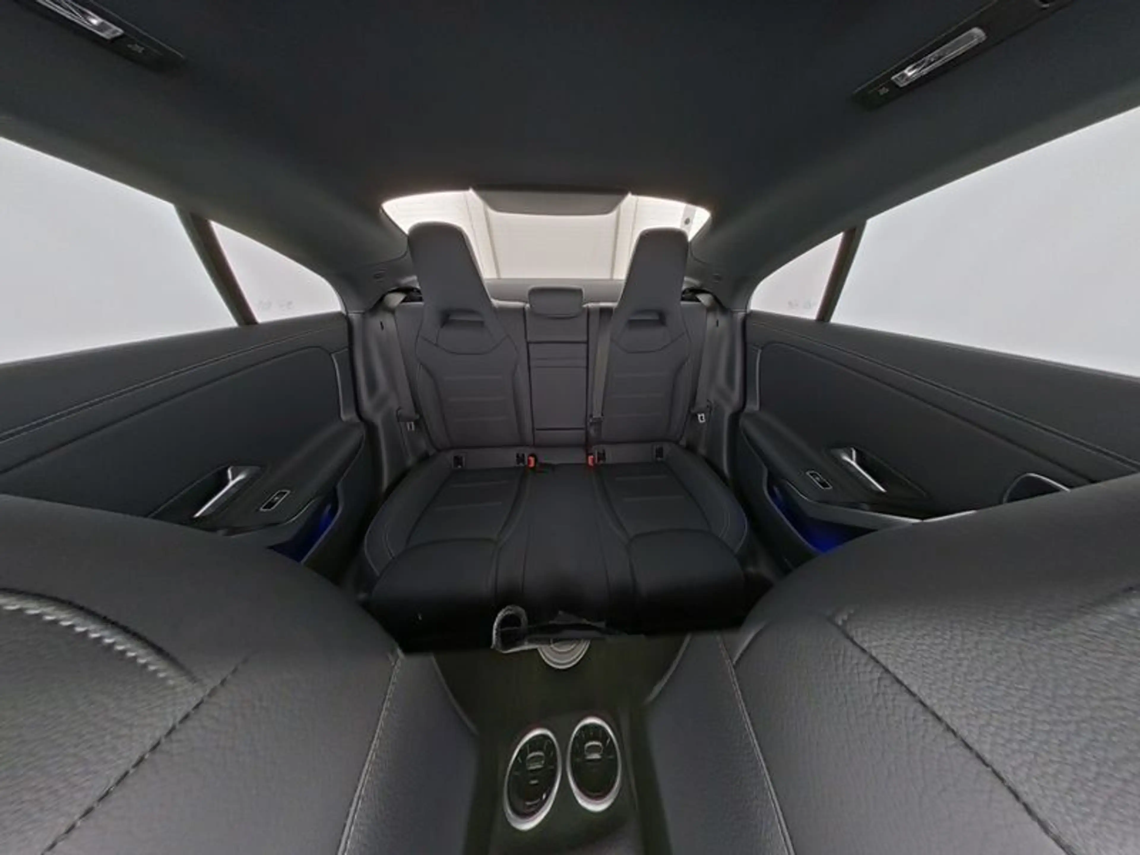 Mercedes-Benz CLA 200 AMG Premium Night Pano Burm Leder Multib — photo 8