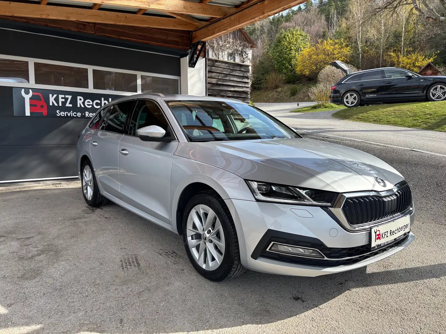 Skoda Octavia Style 4x4 LED MULTI APP KEYLESS VIRTUELL NAVI APP Silber - 1