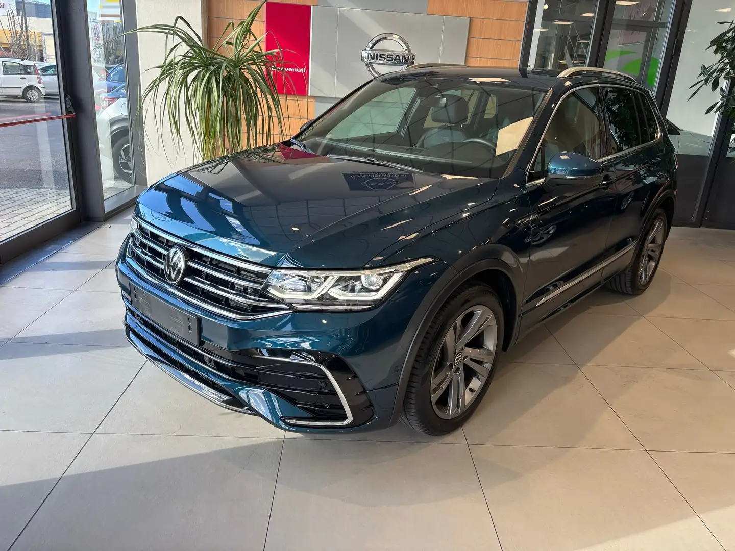 Volkswagen Tiguan Tiguan 2.0 tdi R-Line 150cv dsg Blu/Azzurro - 2