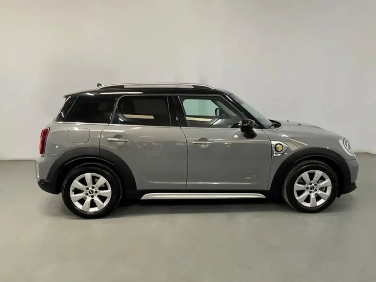 MINI Cooper SE Countryman Mini Countryman 1.5 Cooper SE Essential all4 auto Šedá - 2