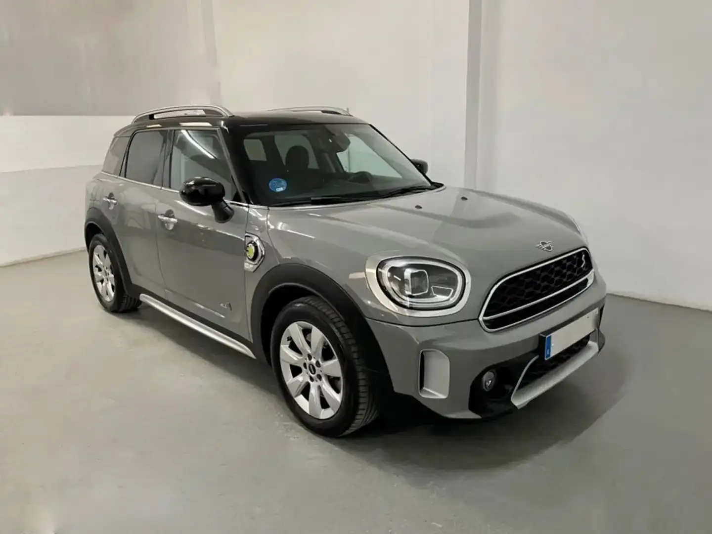 MINI Cooper SE Countryman Mini Countryman 1.5 Cooper SE Essential all4 auto Šedá - 1