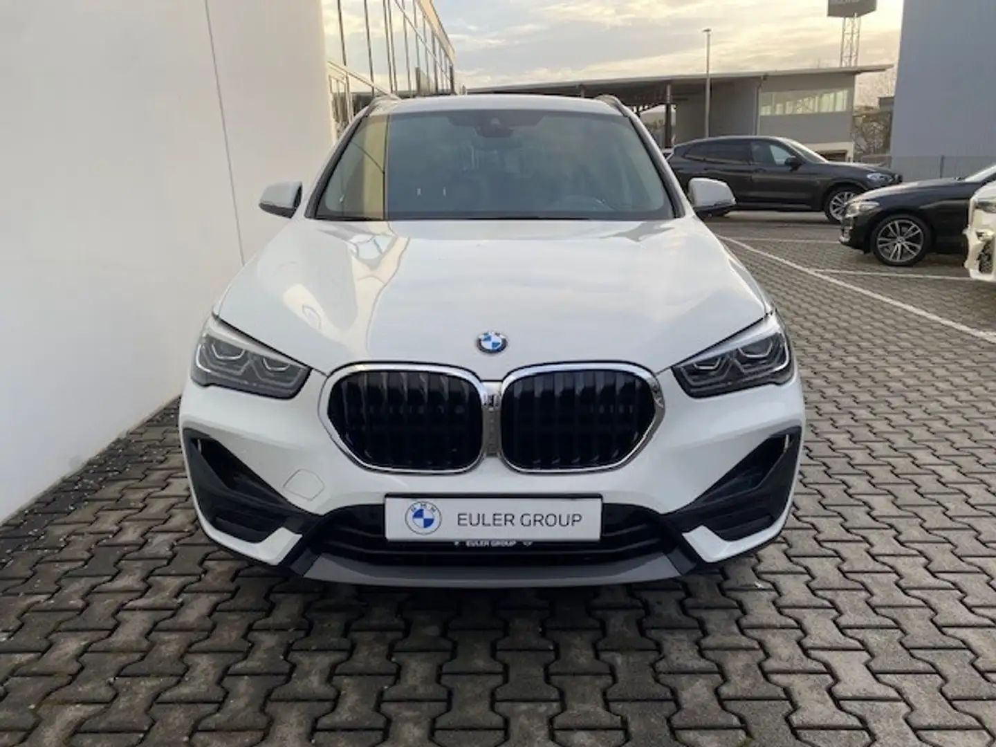 BMW X1 sDrive18iA NAV DAB DriveAss PDC SHZ elekt Heckl Blanc - 2