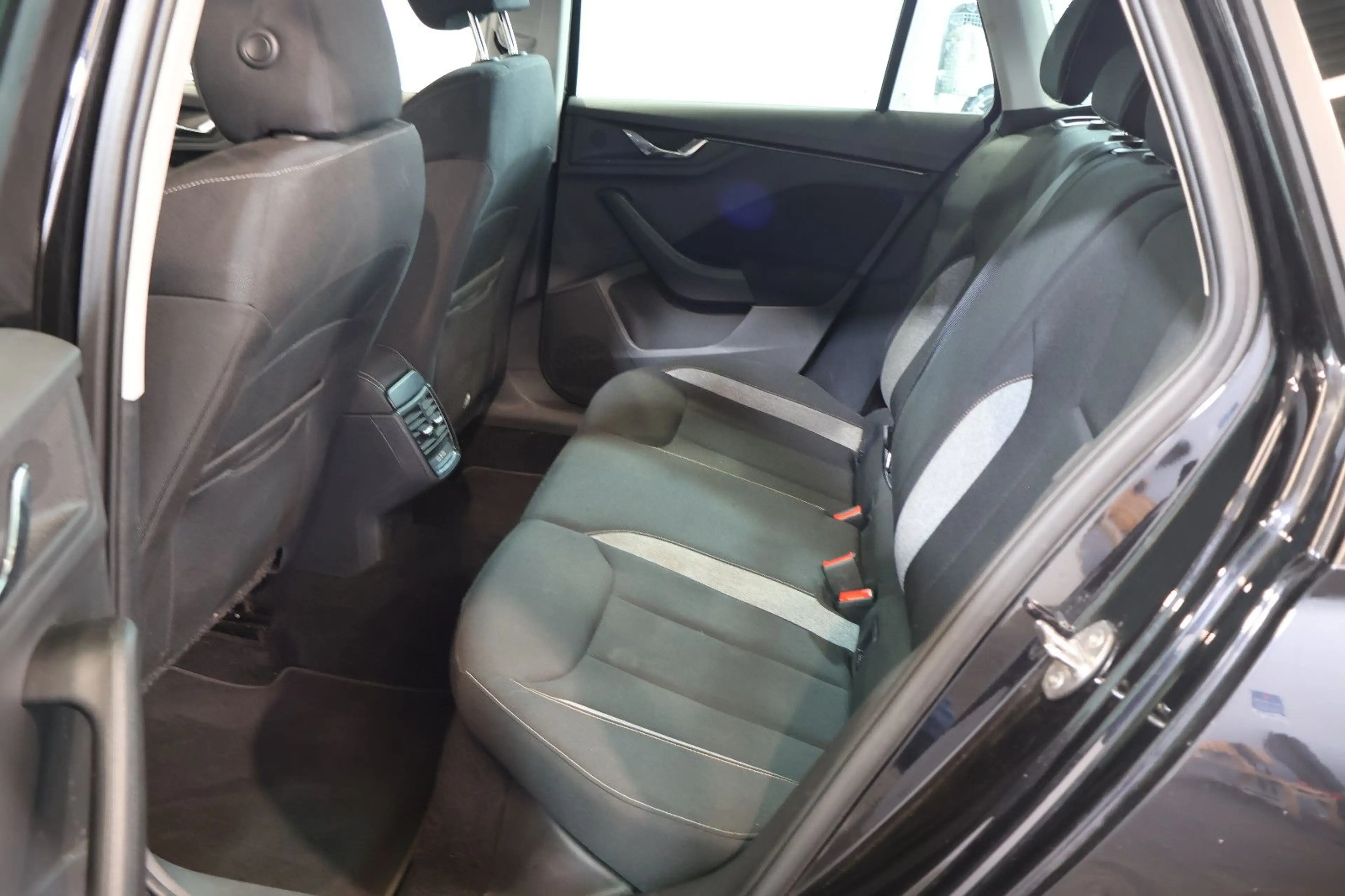 Skoda Kamiq 1.0 TSI Selection AID+CARPLAY+LED+KAM+17" — photo 12