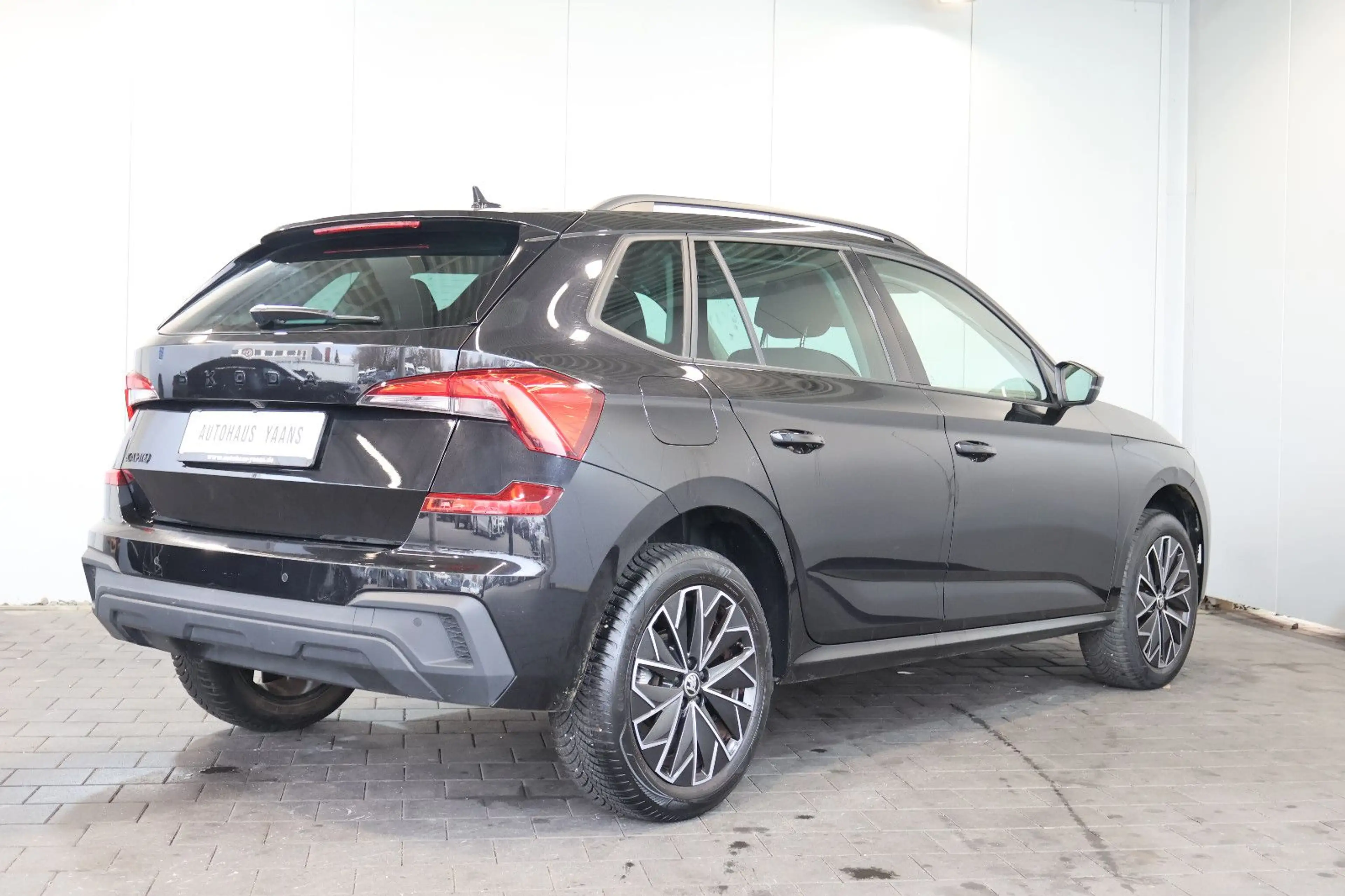 Skoda Kamiq 1.0 TSI Selection AID+CARPLAY+LED+KAM+17" — photo 4