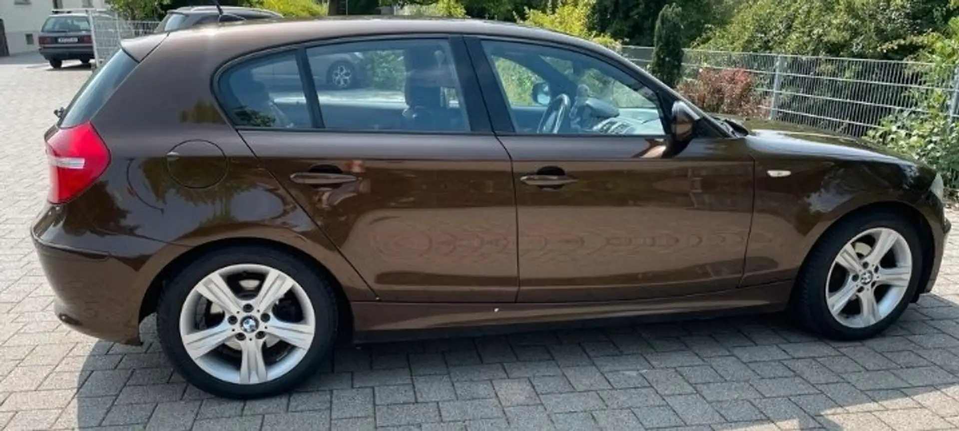 BMW 118 118i Edition Lifestyle Braun - 1