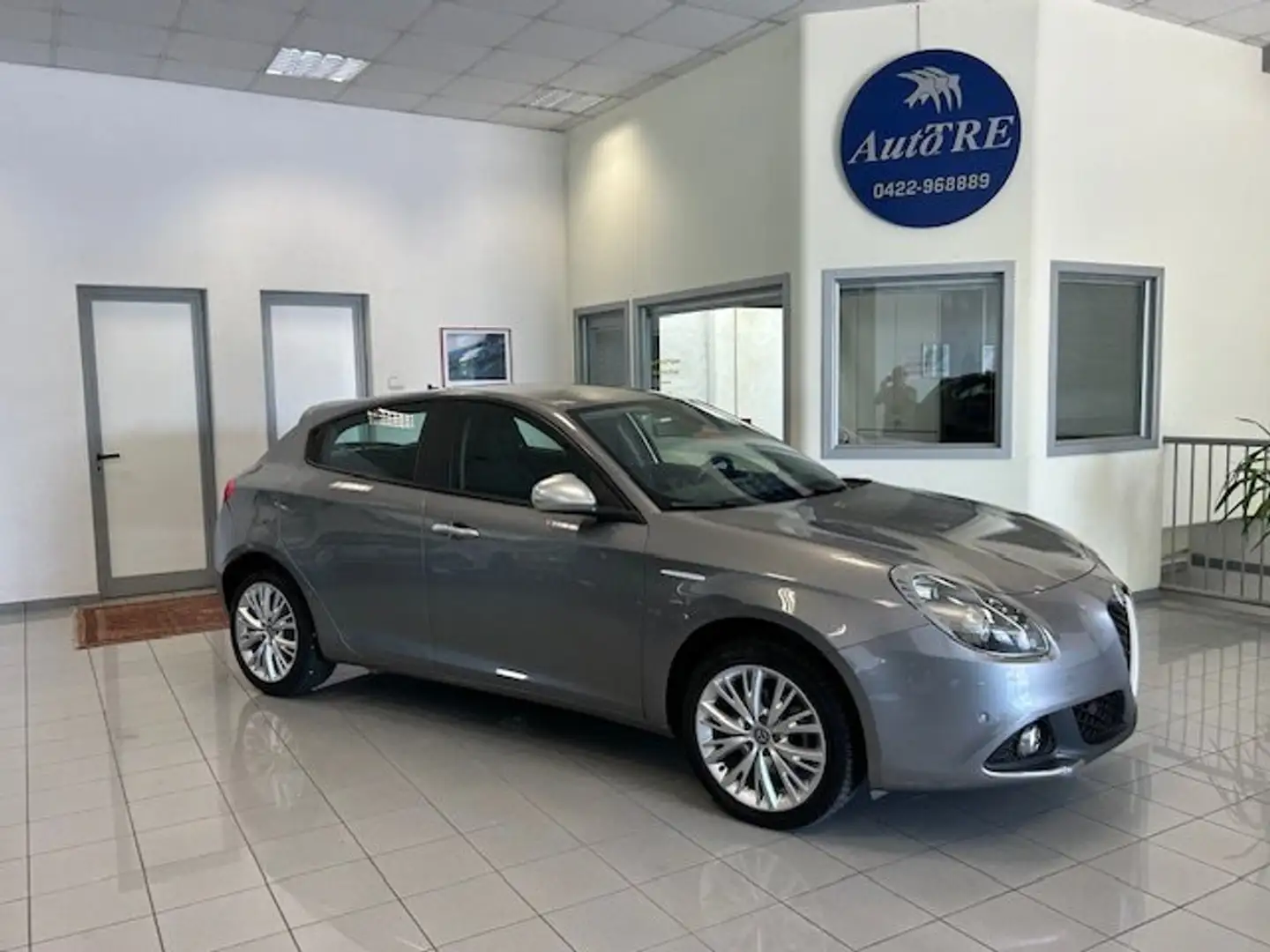 Alfa Romeo Giulietta Distinctive 1.4 t. 120cv Gris - 1