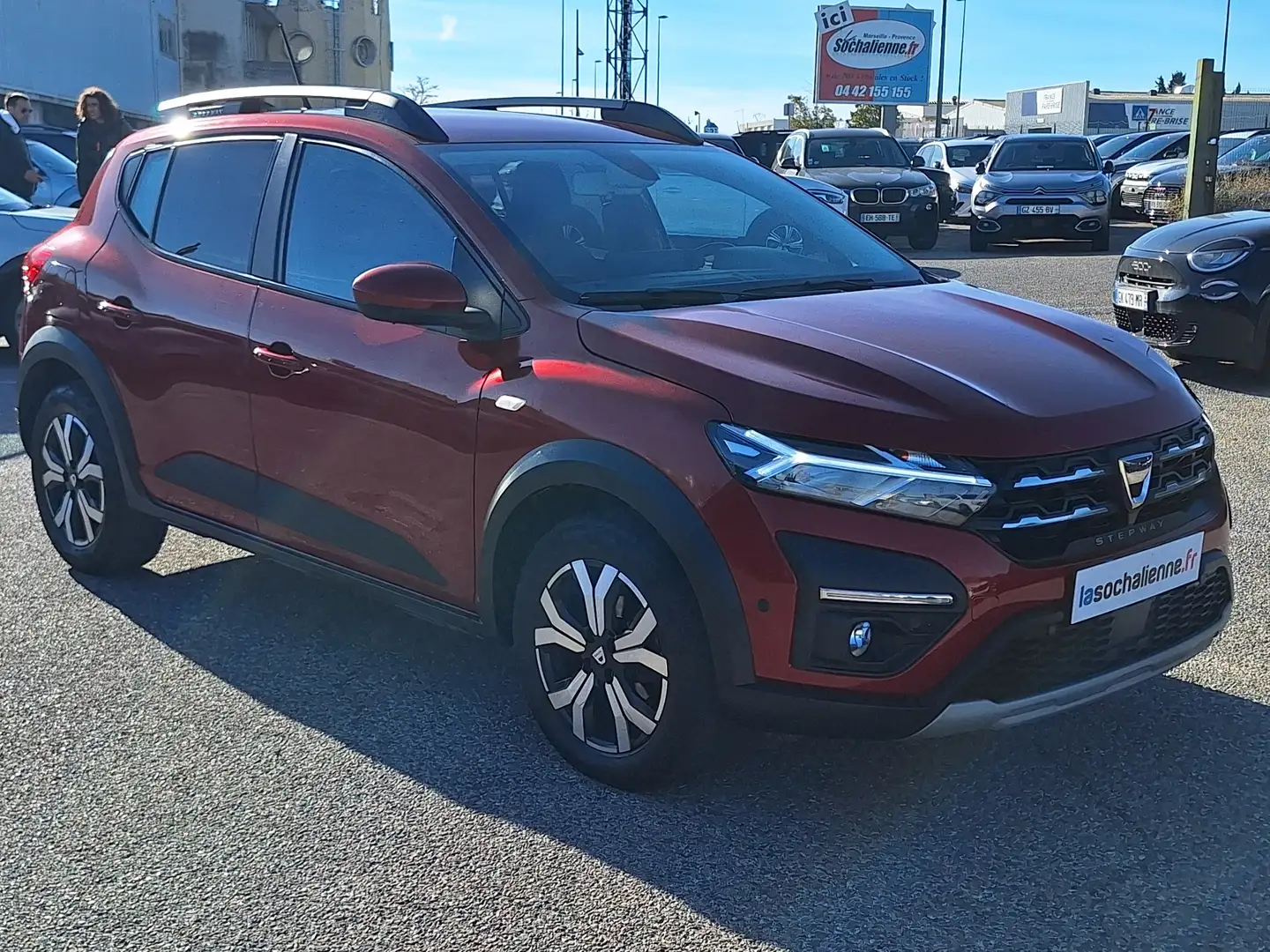 Dacia Sandero TCe 90 Stepway Confort +caméra ar +radar av et ar +carte main libre +surveillance angles morts +roue de sec +jantes alu Rouge - 2