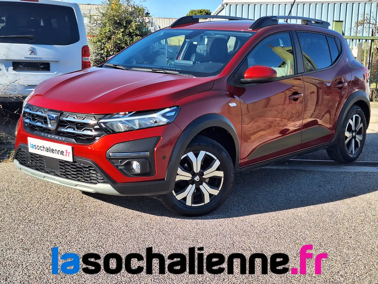 Dacia Sandero TCe 90 Stepway Confort +caméra ar +radar av et ar +carte main libre +surveillance angles morts +roue de sec +jantes alu Rouge - 1