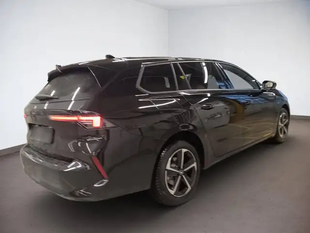 Opel Astra view 4