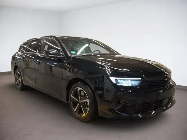 Opel Astra view 2