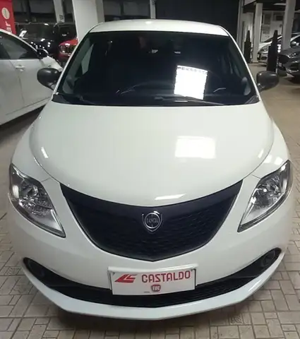 Lancia Ypsilon 1.0 FireFly 5 porte S&S Hybrid Ecochic Silver