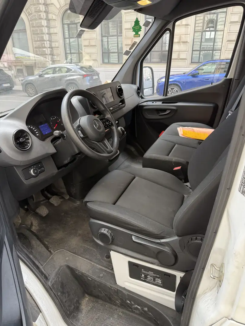 Mercedes-Benz Sprinter - 2