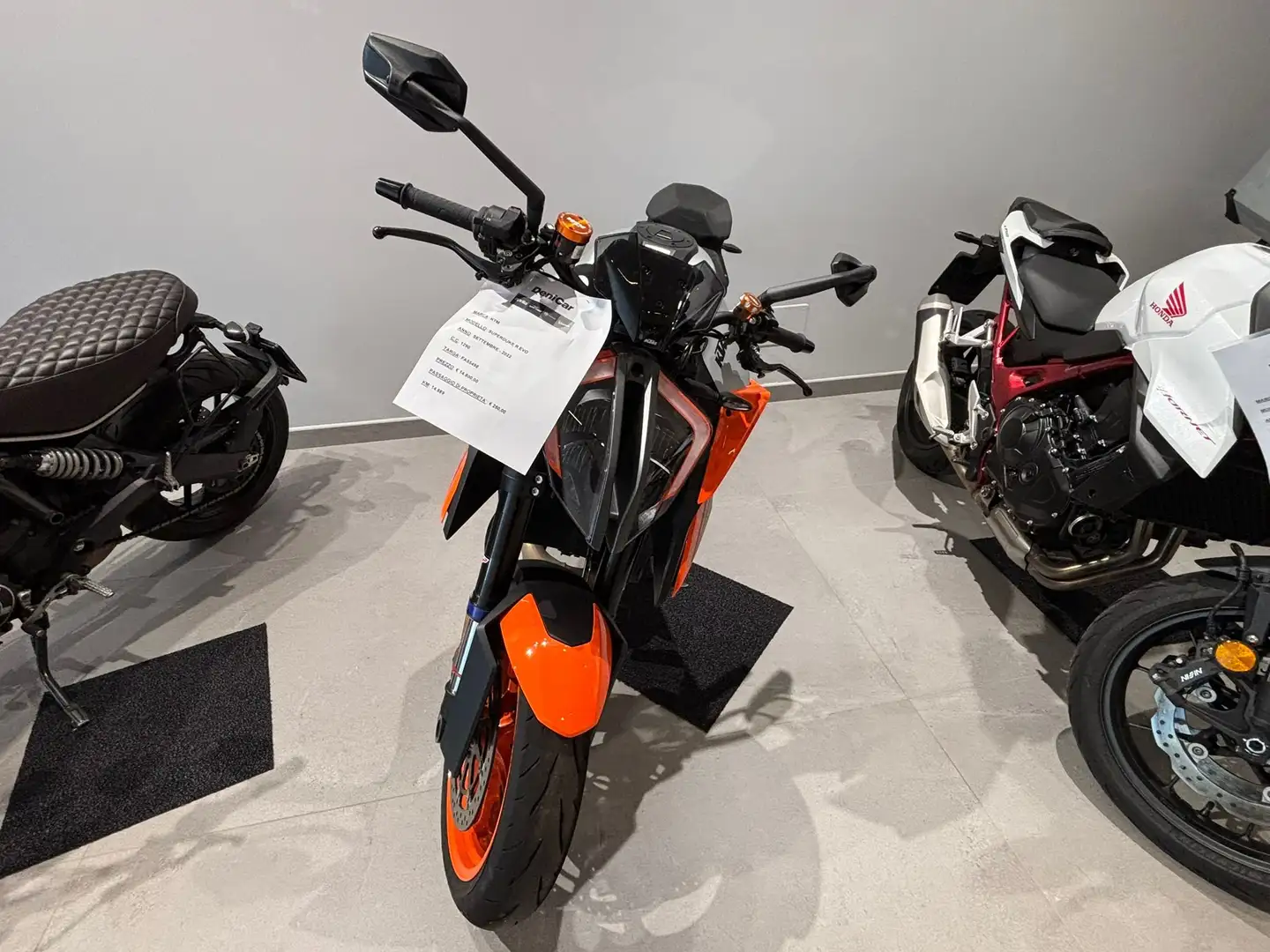 KTM 1390 Super Duke R EVO Weiß - 2