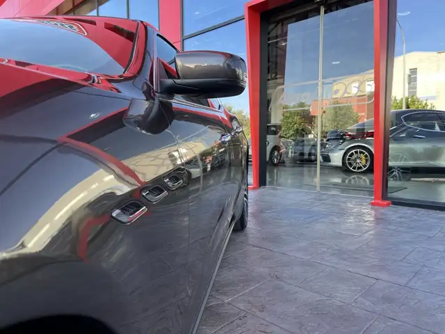 Maserati Ghibli view 12