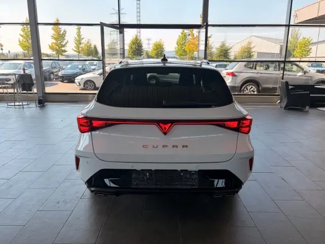 Cupra Leon view 5