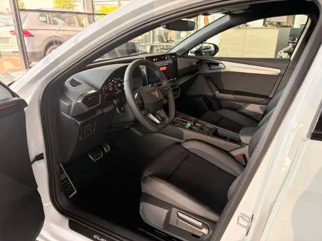 Cupra Leon view 11