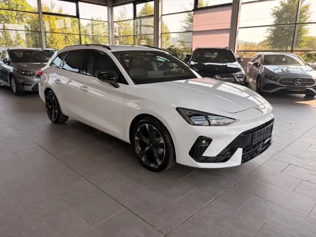 Cupra Leon view 3
