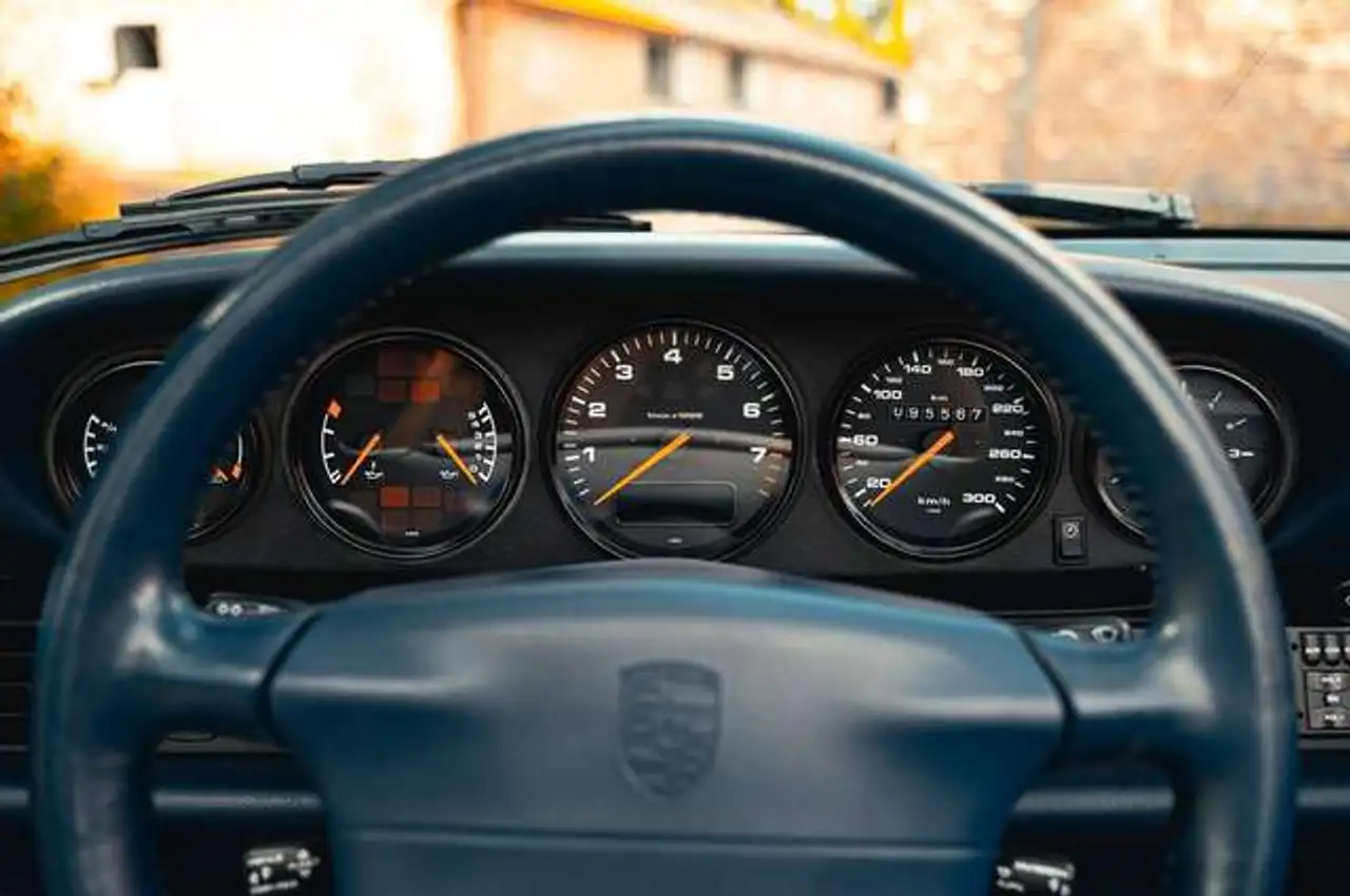 Porsche 993 911 CARRERA 4 CABRIOLET / FIRST PAINT / FULL SERVICE / TOP CONDITION / 3 OWNERS, foto 10