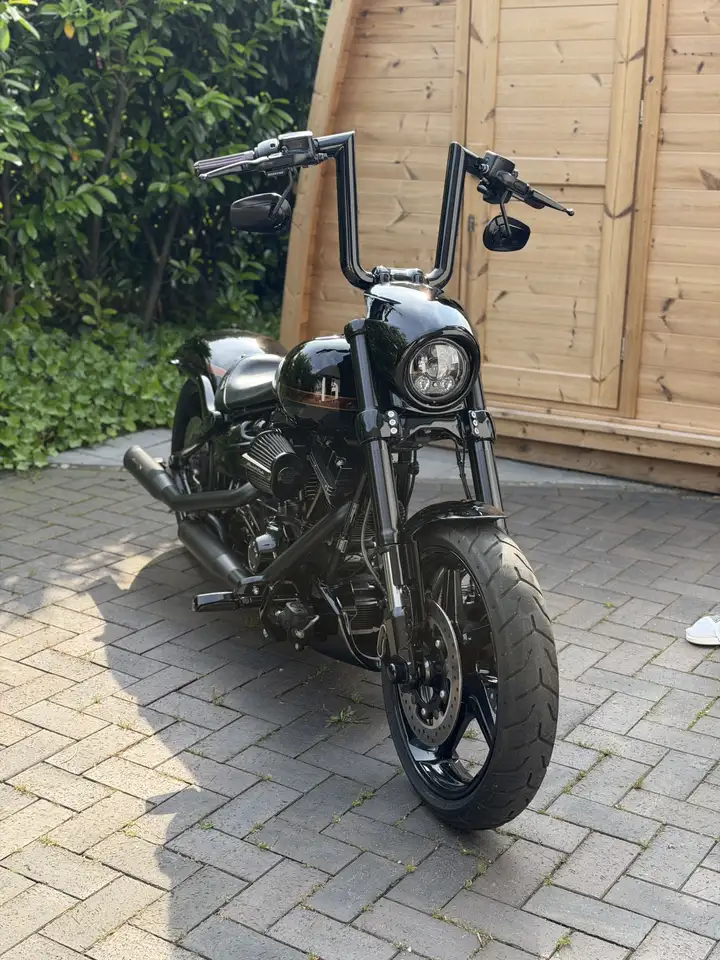 Harley-Davidson CVO Breakout