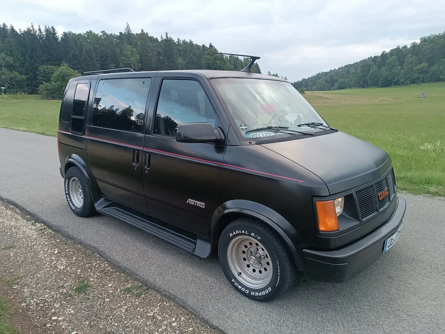 Chevrolet Astro GMC Safari Černá - 2