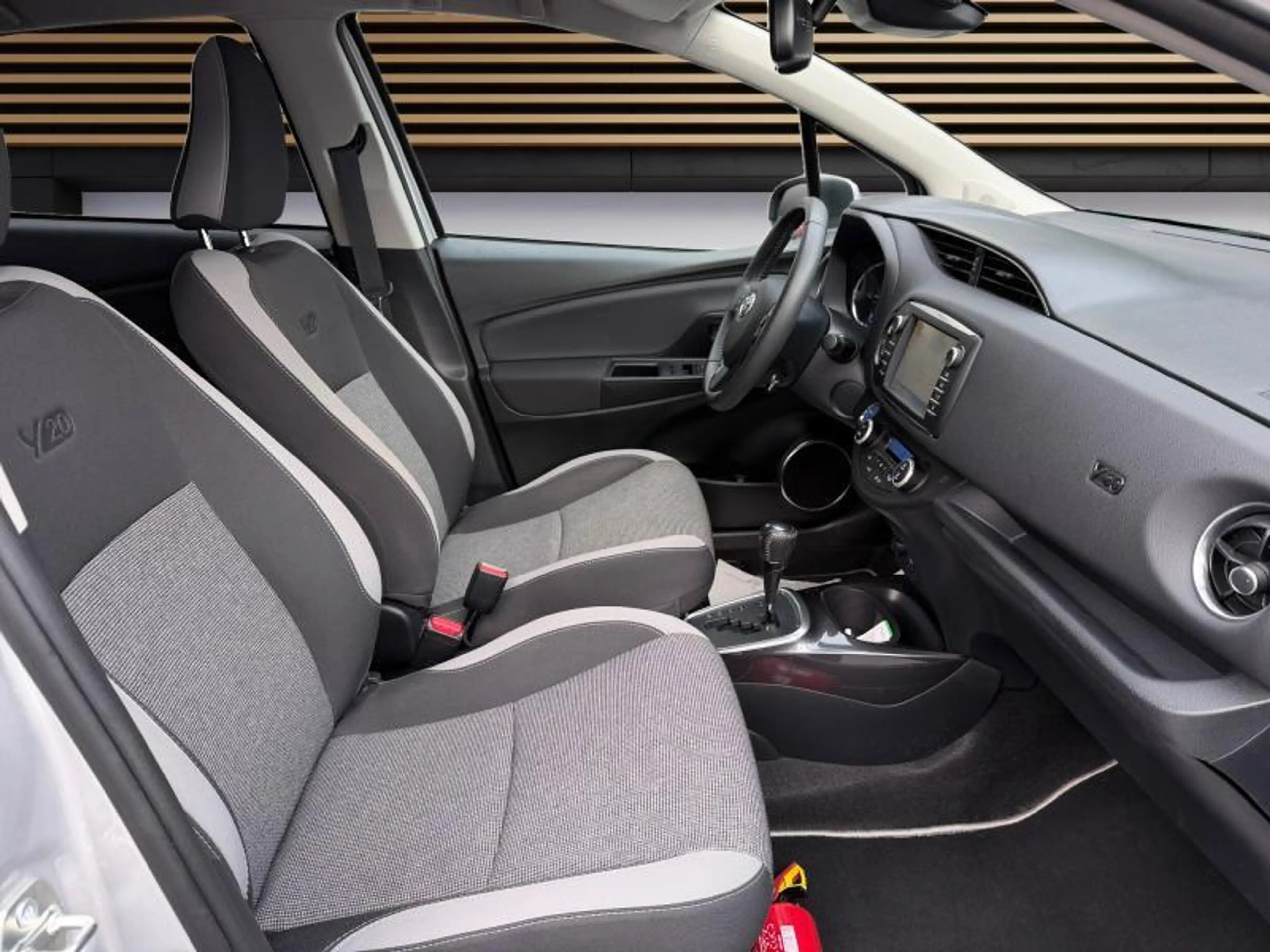 Toyota Yaris Y20 — photo 11