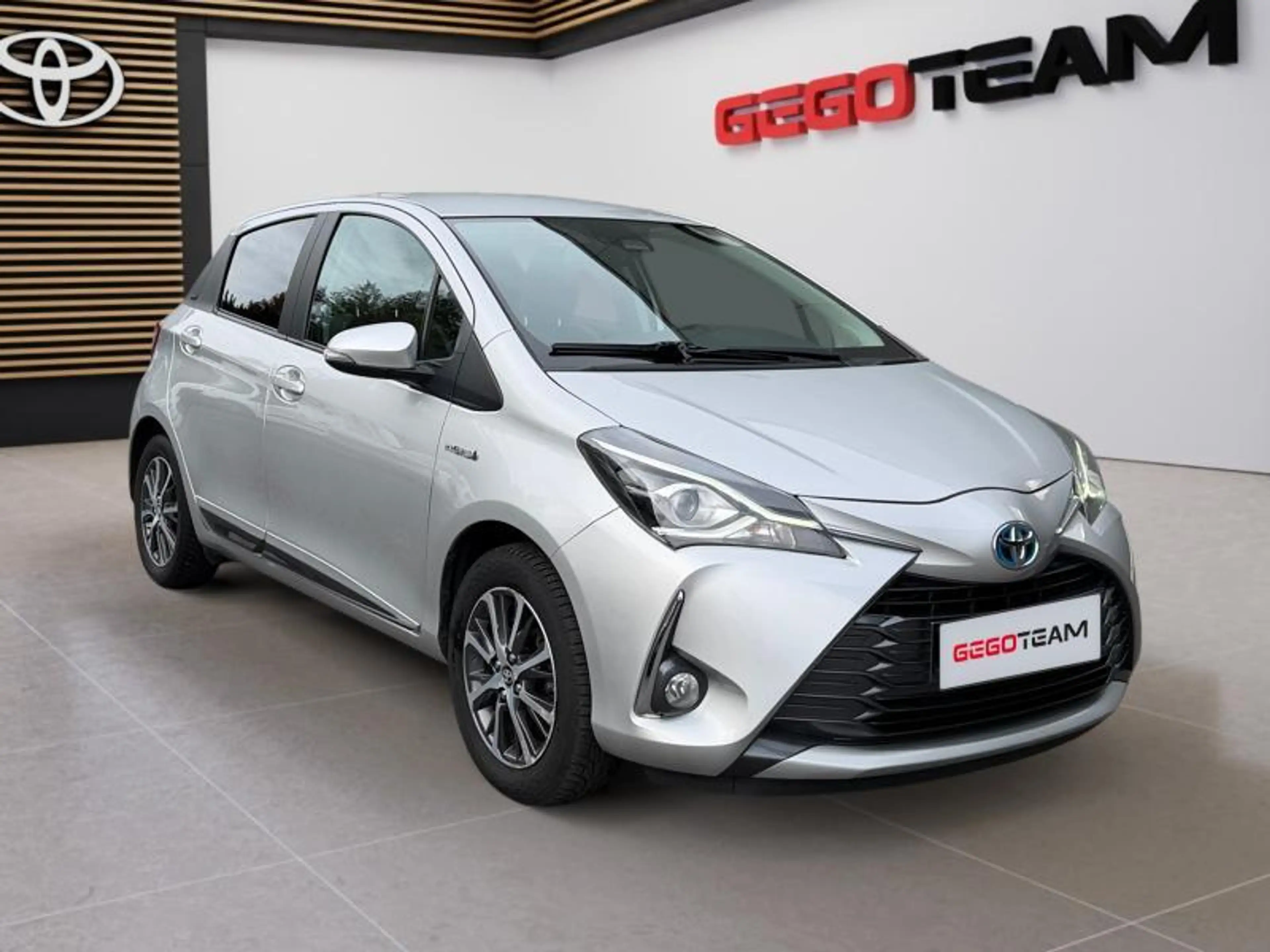 Toyota Yaris Y20 — photo 8