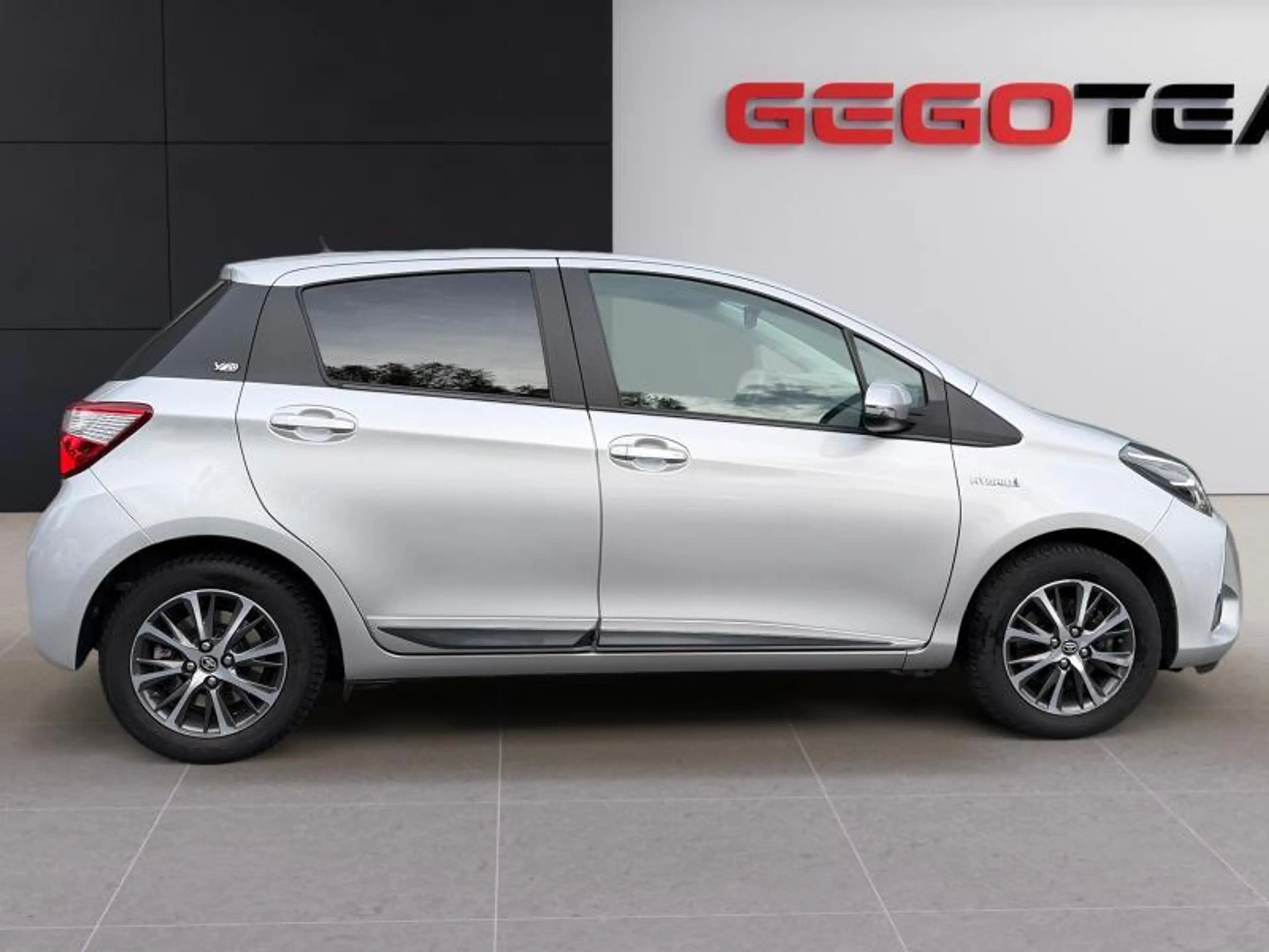 Toyota Yaris Y20 — photo 7