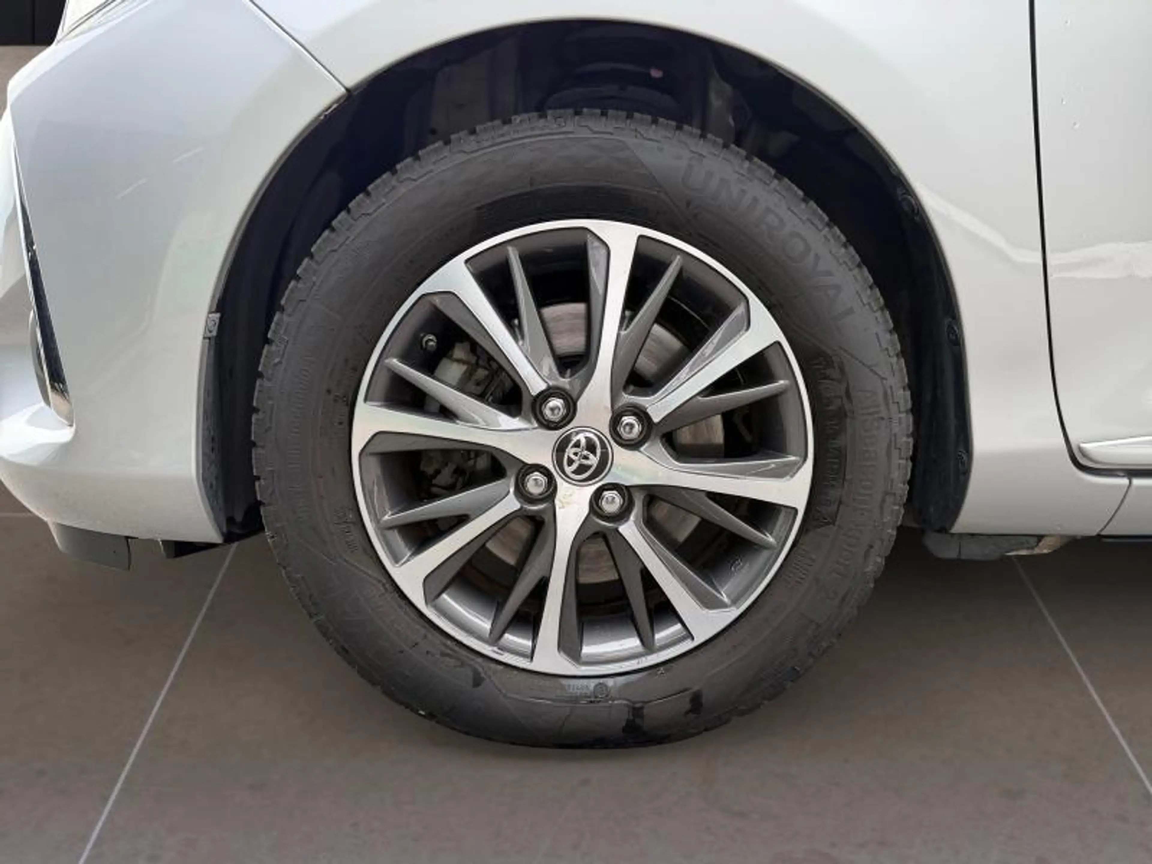 Toyota Yaris Y20 — photo 2