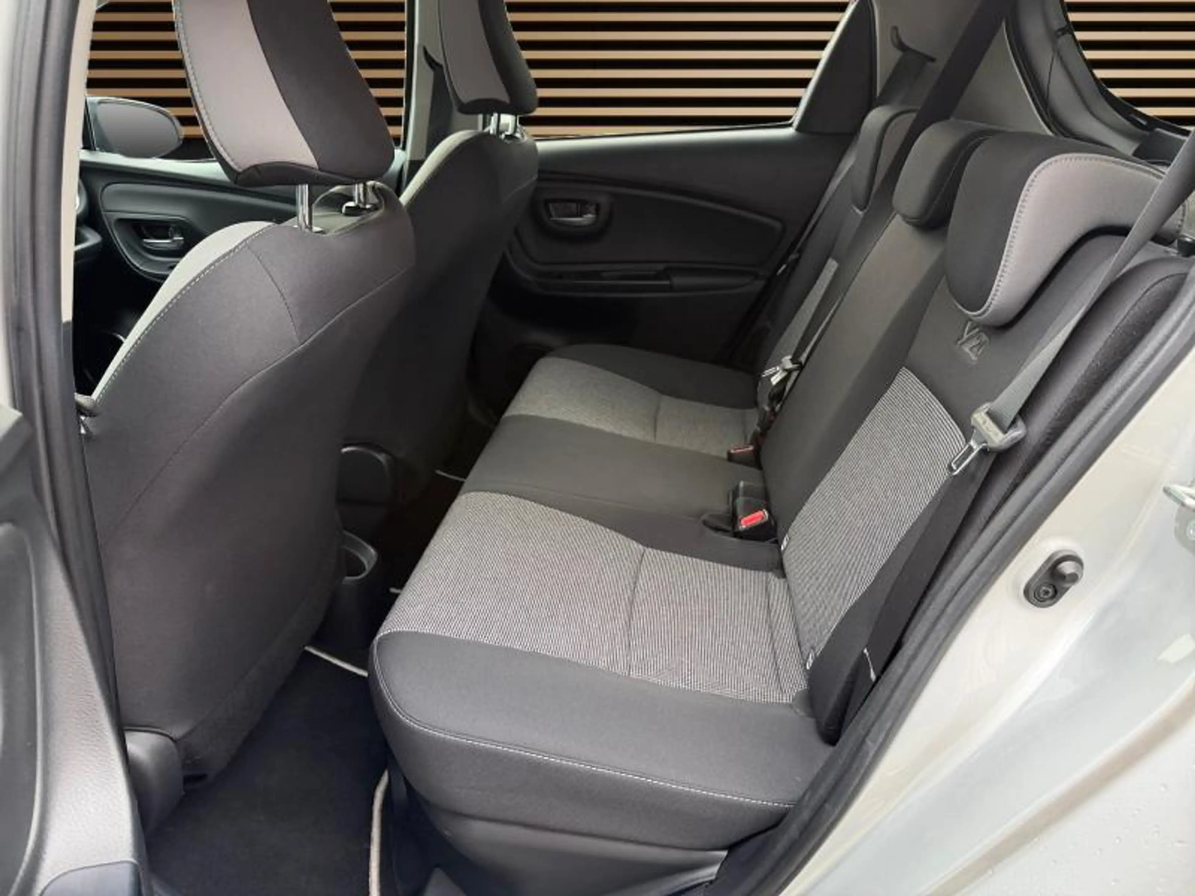 Toyota Yaris Y20 — photo 12
