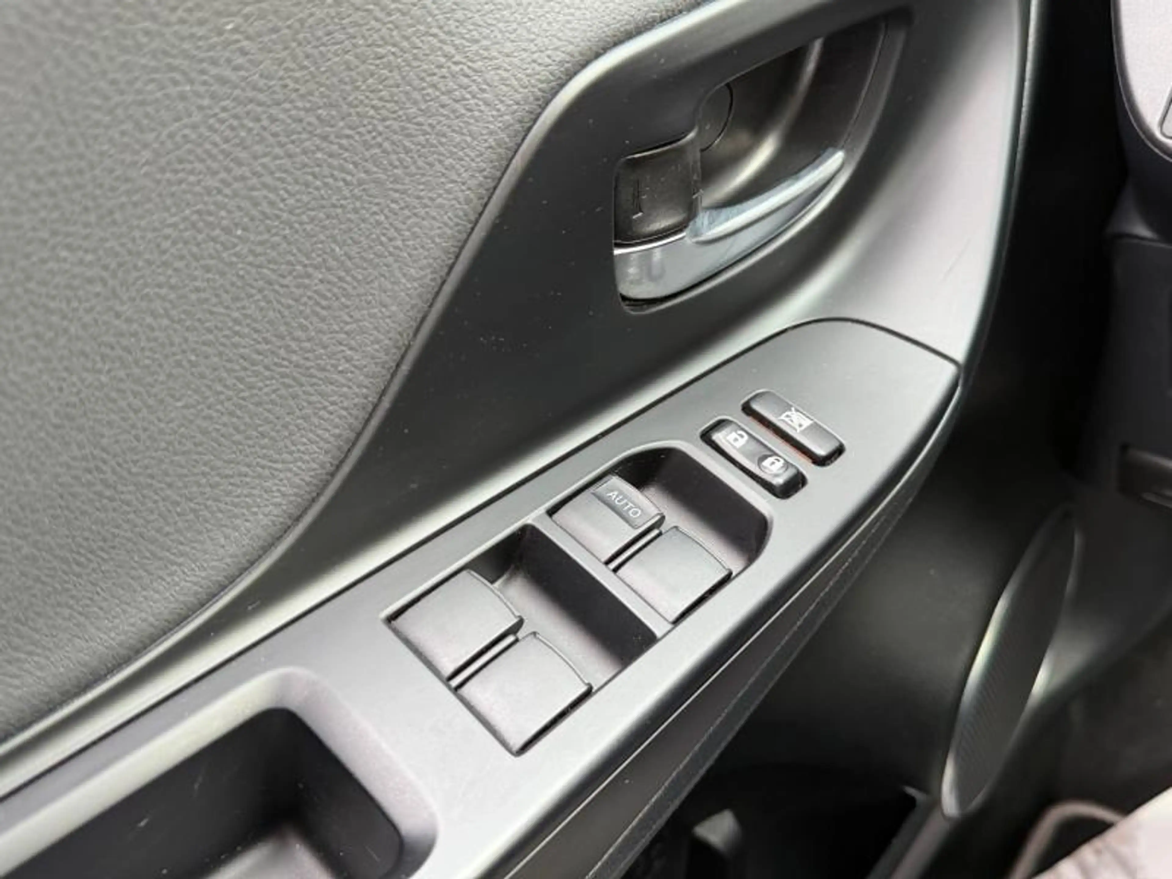 Toyota Yaris Y20 — photo 21