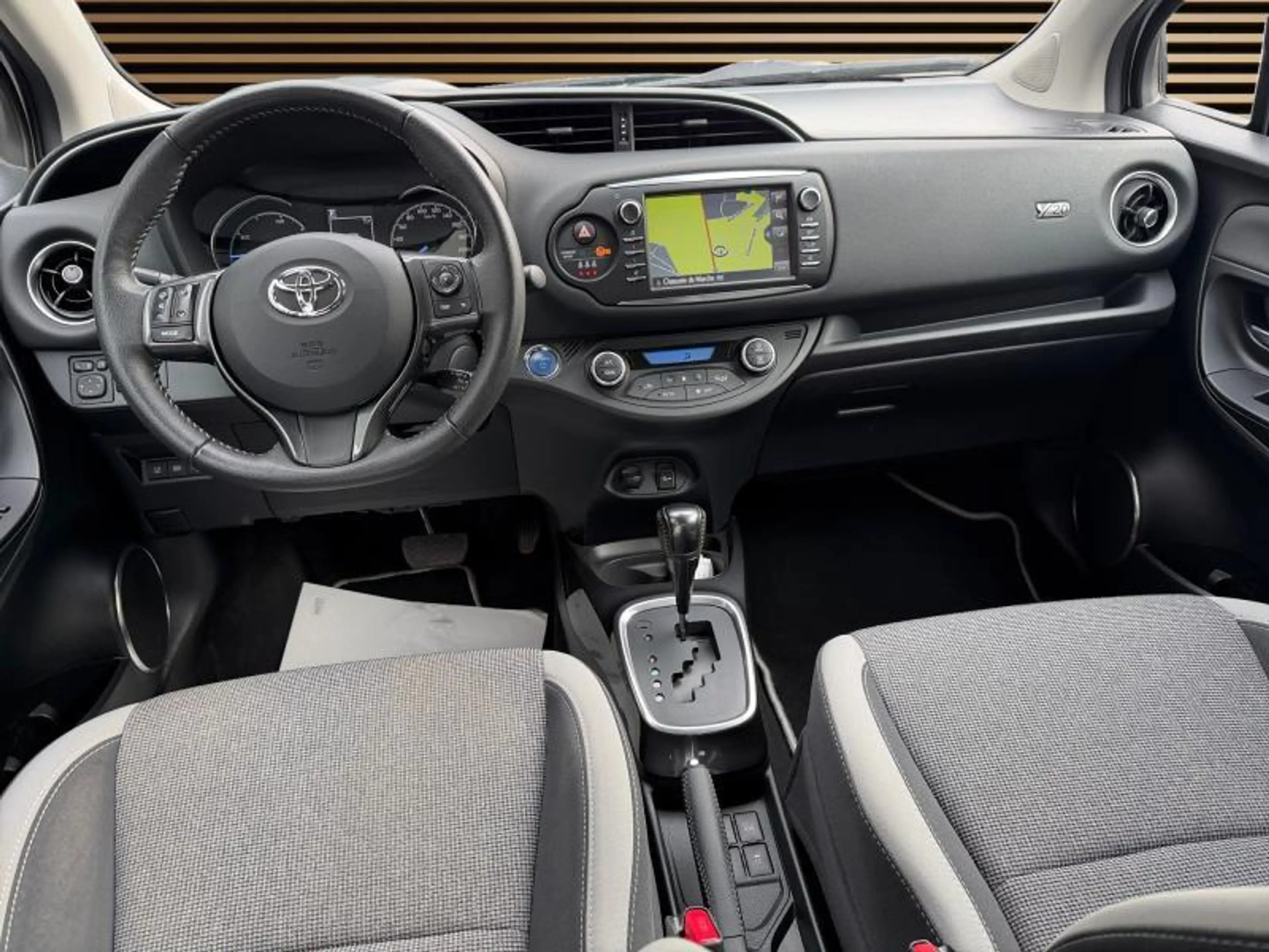 Toyota Yaris Y20 — photo 13