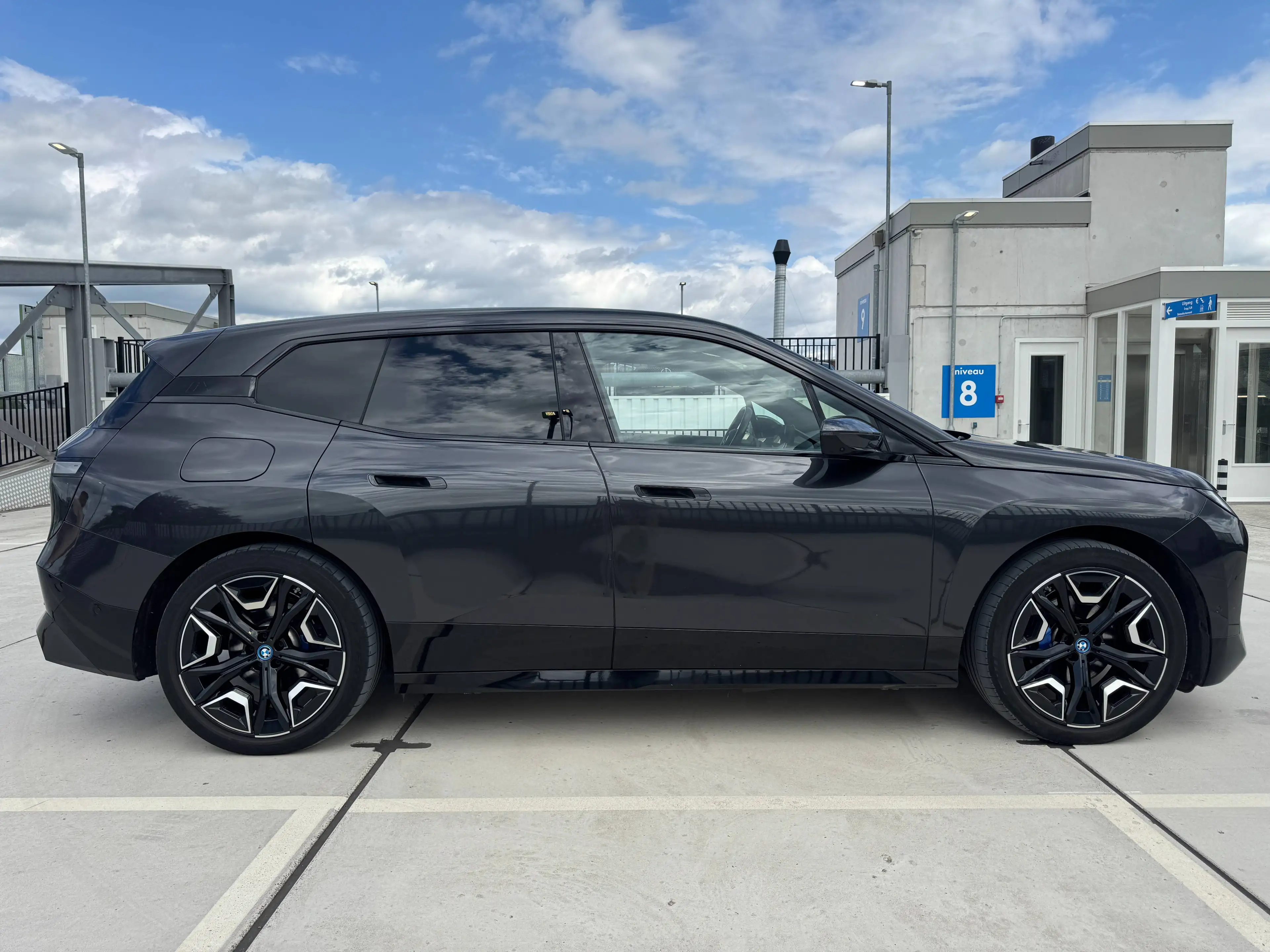 BMW iX xDrive50 Executive — photo 4