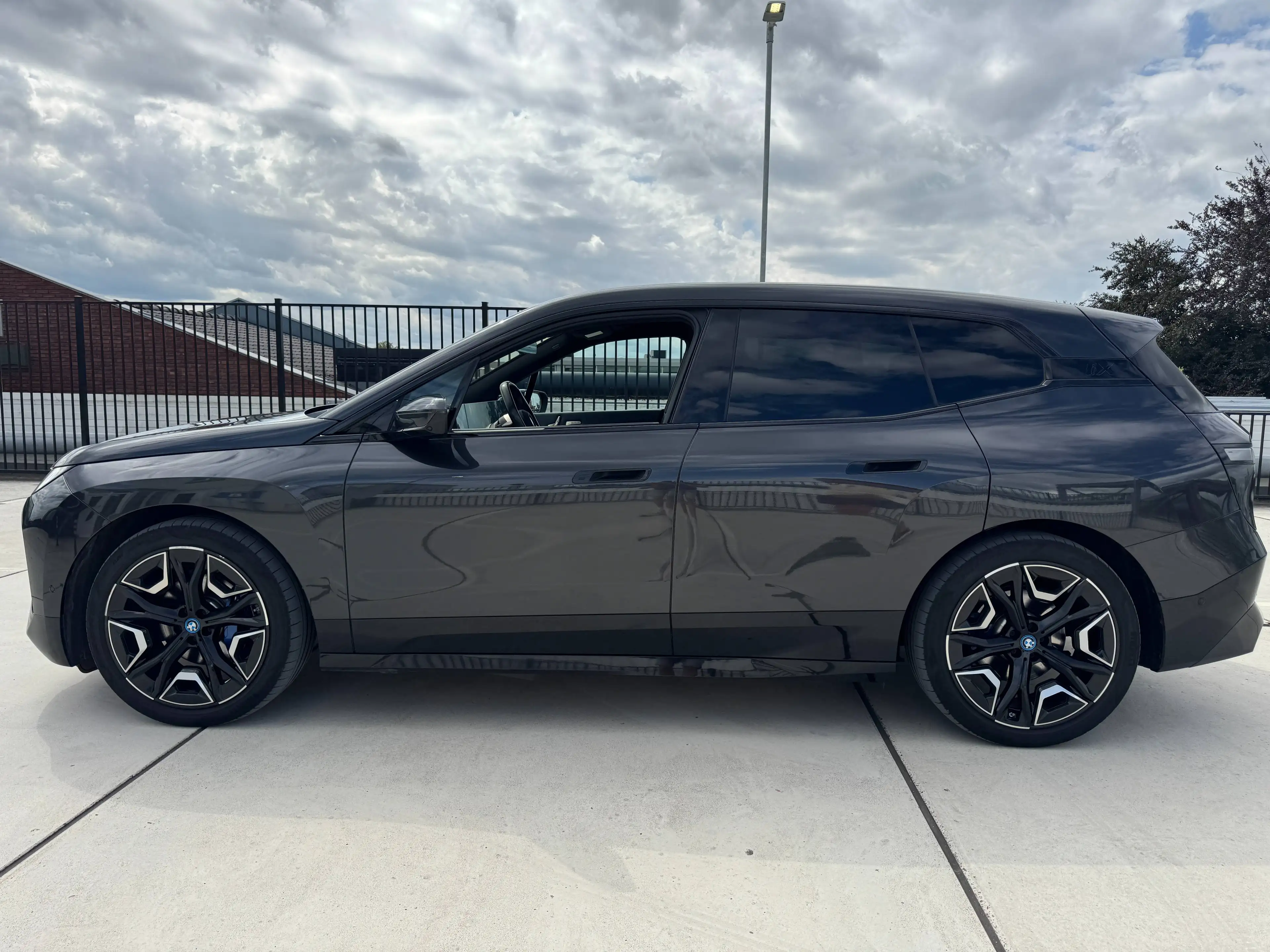 BMW iX xDrive50 Executive — photo 8