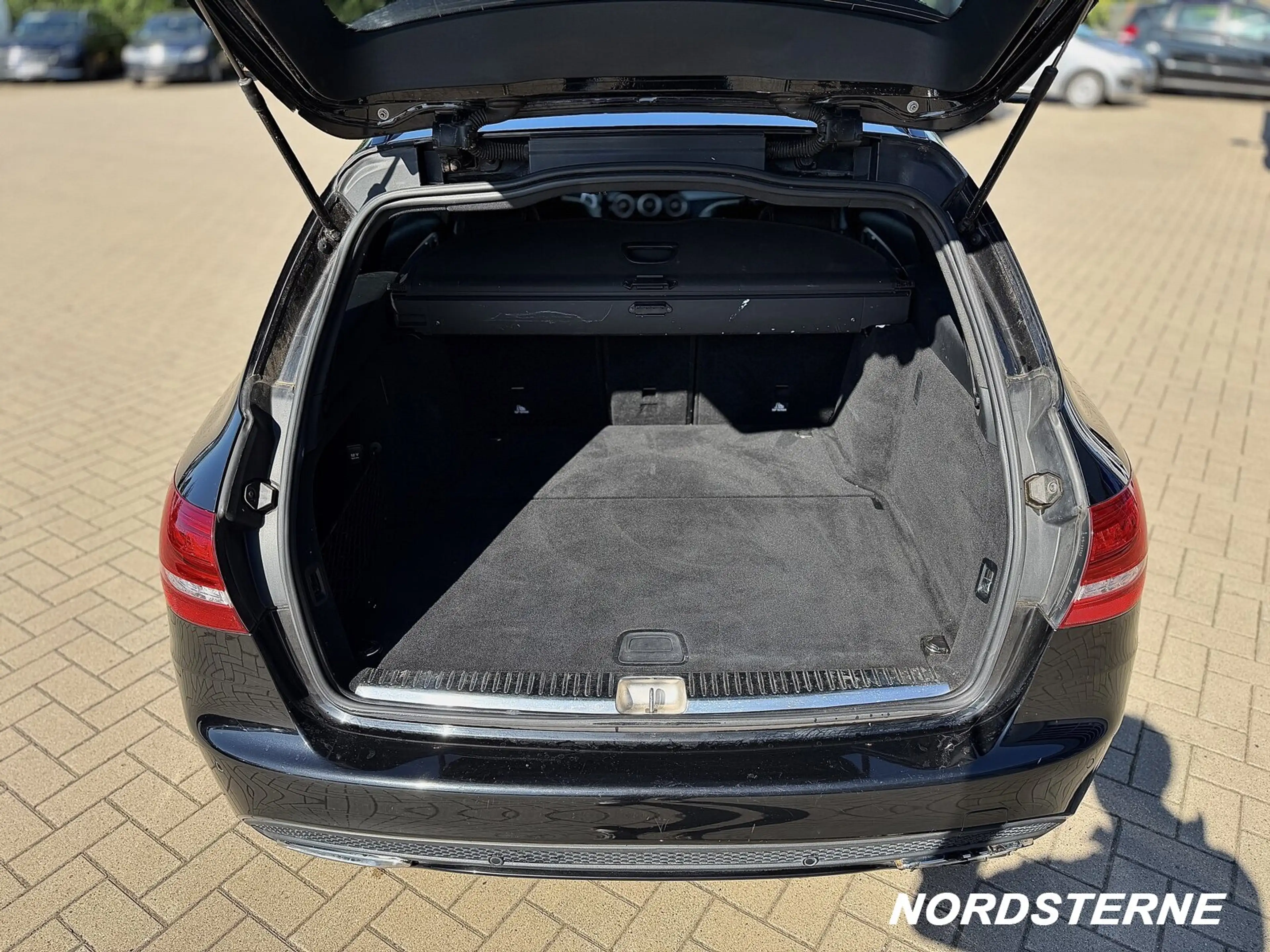 Mercedes-Benz C 250 C 250 d T AMG Line 4Matic KEYLESS-GO+LED+EL.SITZ — photo 6